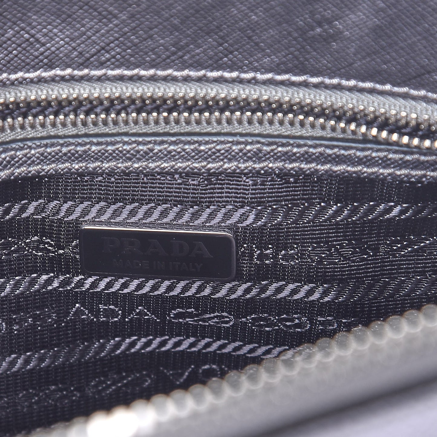 Saffiano Lux Small Promenade Tote Cromo