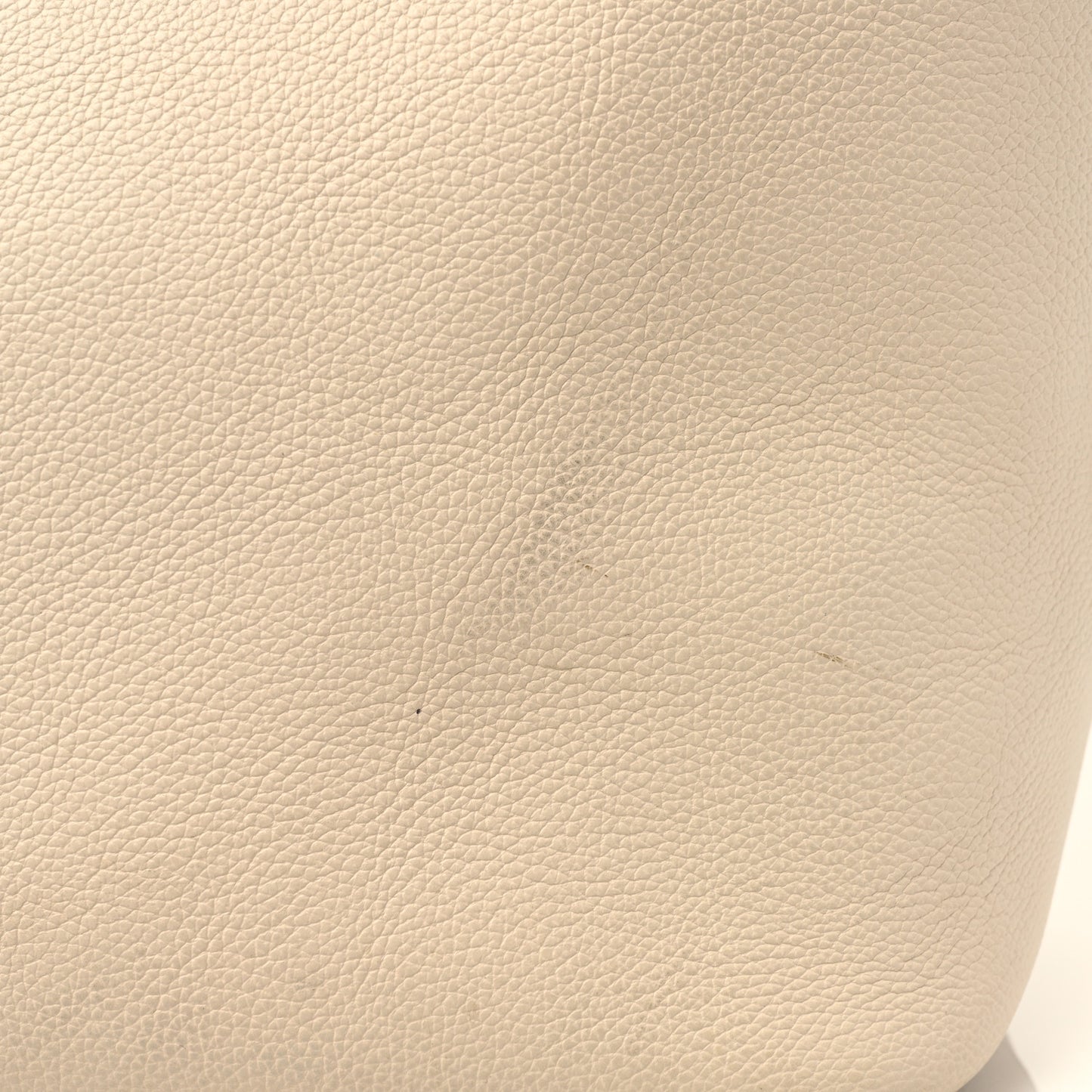 Calfskin Lockme Bucket Soie Quartz Calla