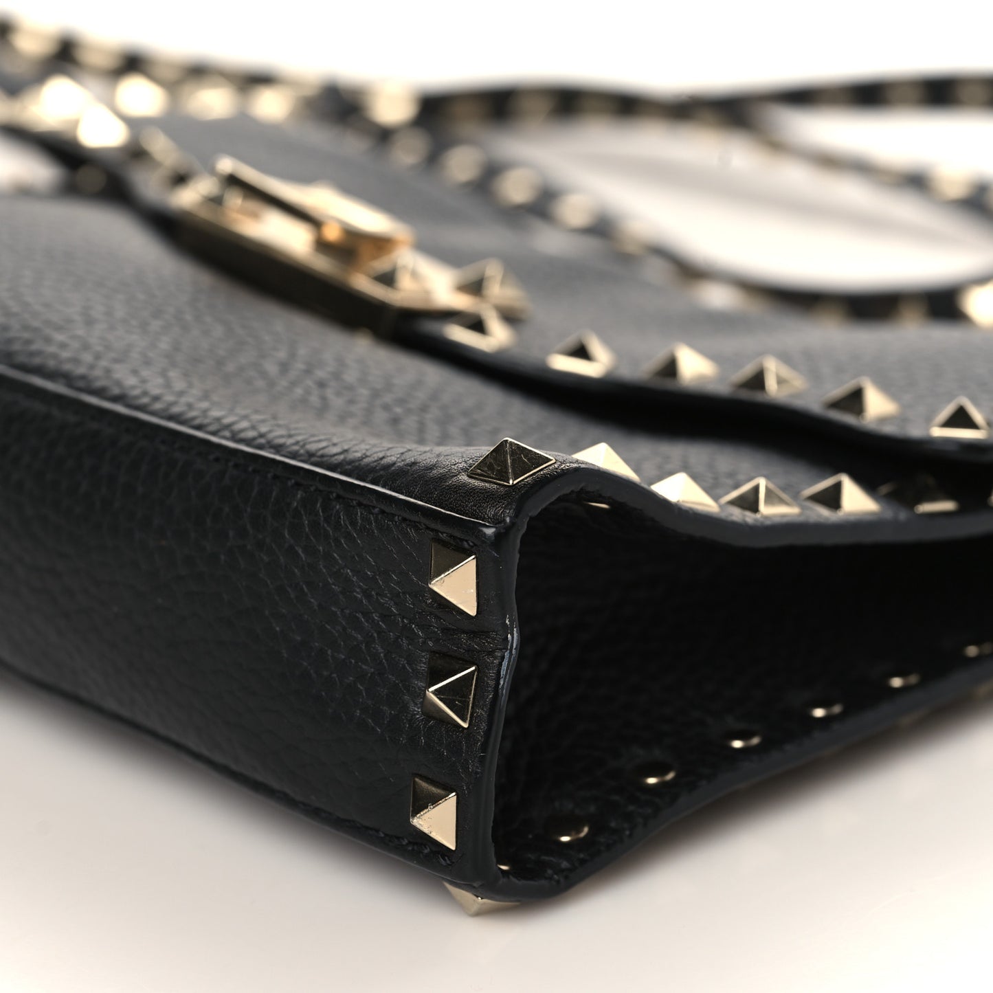 Pebbled Calfskin Medium Rockstud Flip Lock Crossbody Bag Black