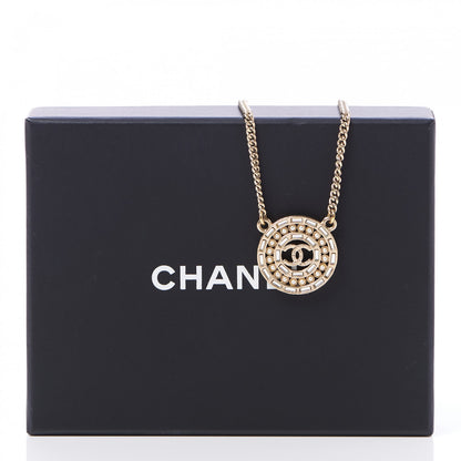 Chanel Pearl Baguette Crystal CC Medallion Necklace Gold 6 of 6