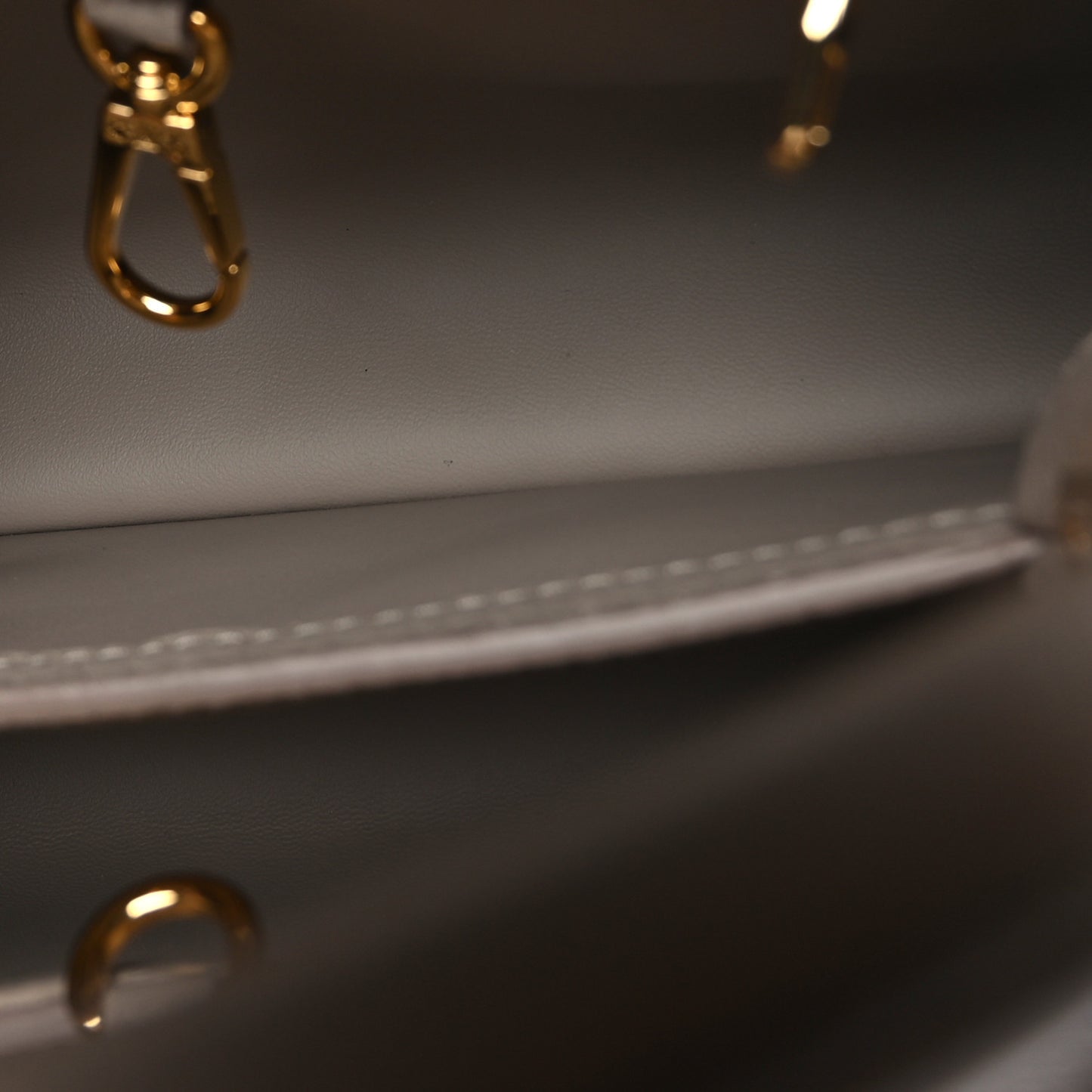 Taurillon Monogram Flower Capucines BB Galet Creme