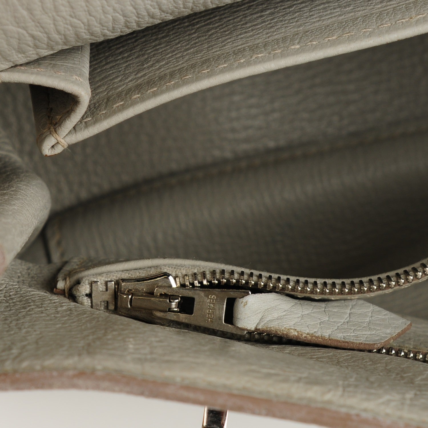 Hermes Taurillon Clemence Jypsiere 28 Gris Perle 7 of 21