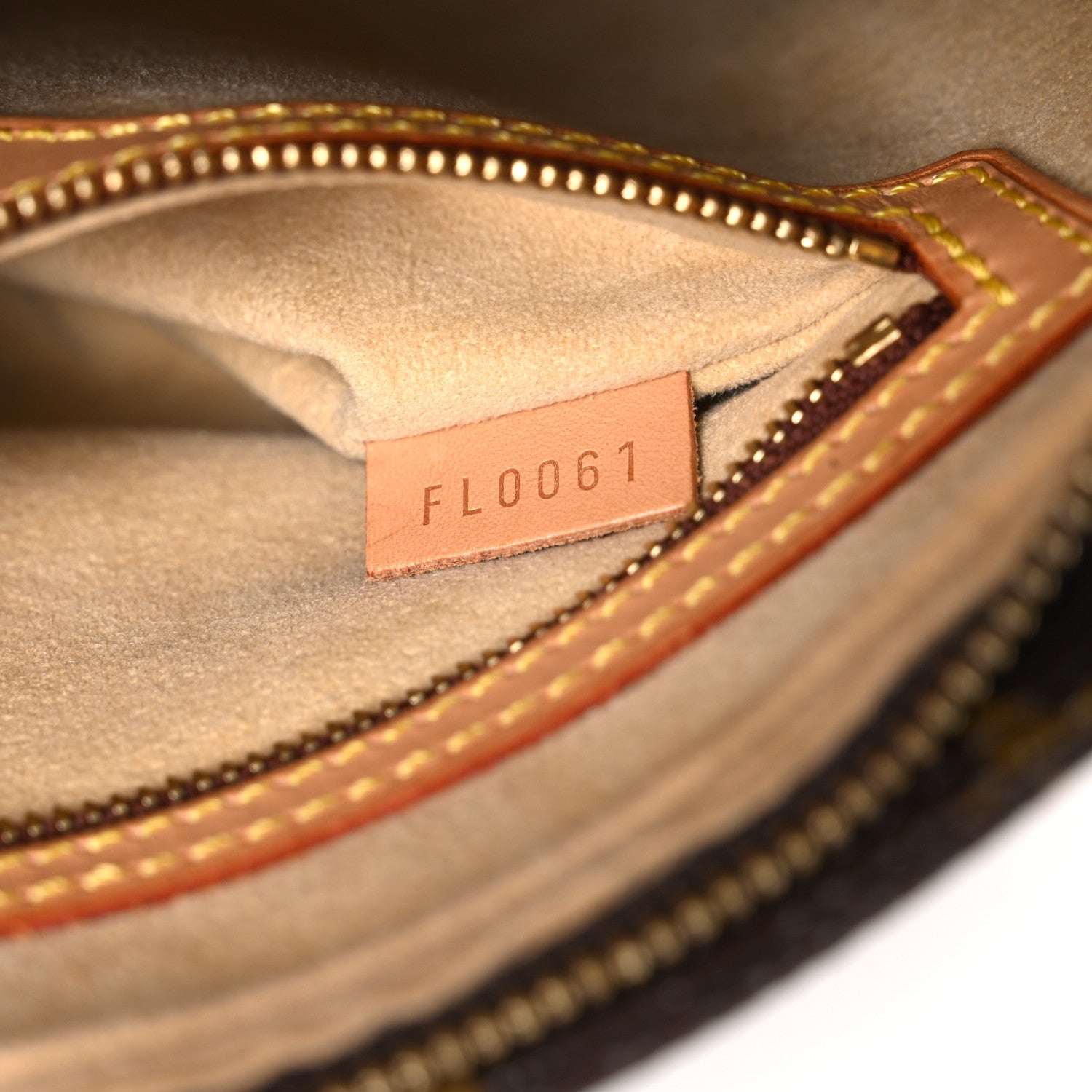 Louis Vuitton Monogram Looping MM 6 of 9