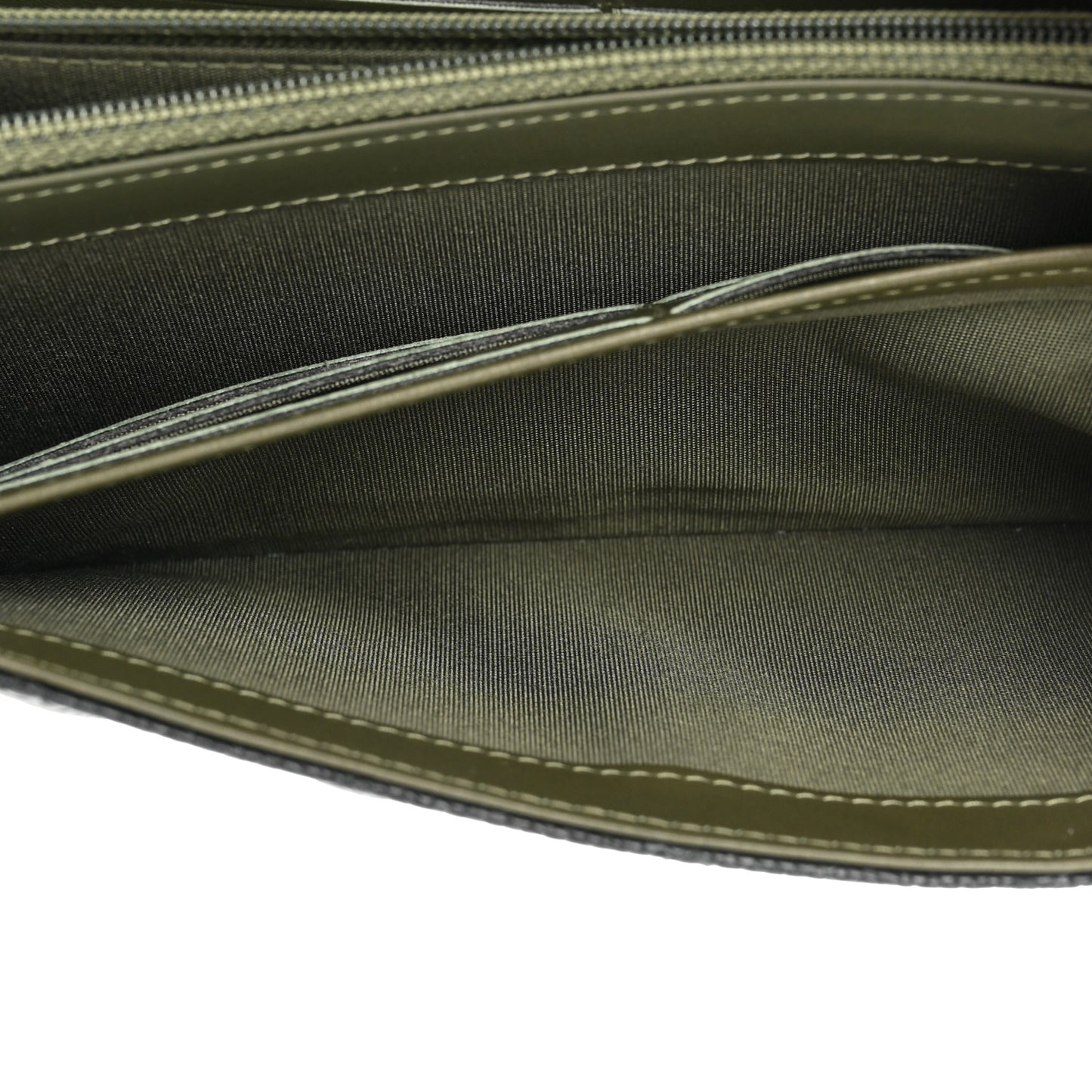 Caviar Quilted Large Boy Gusset Flap Wallet Black