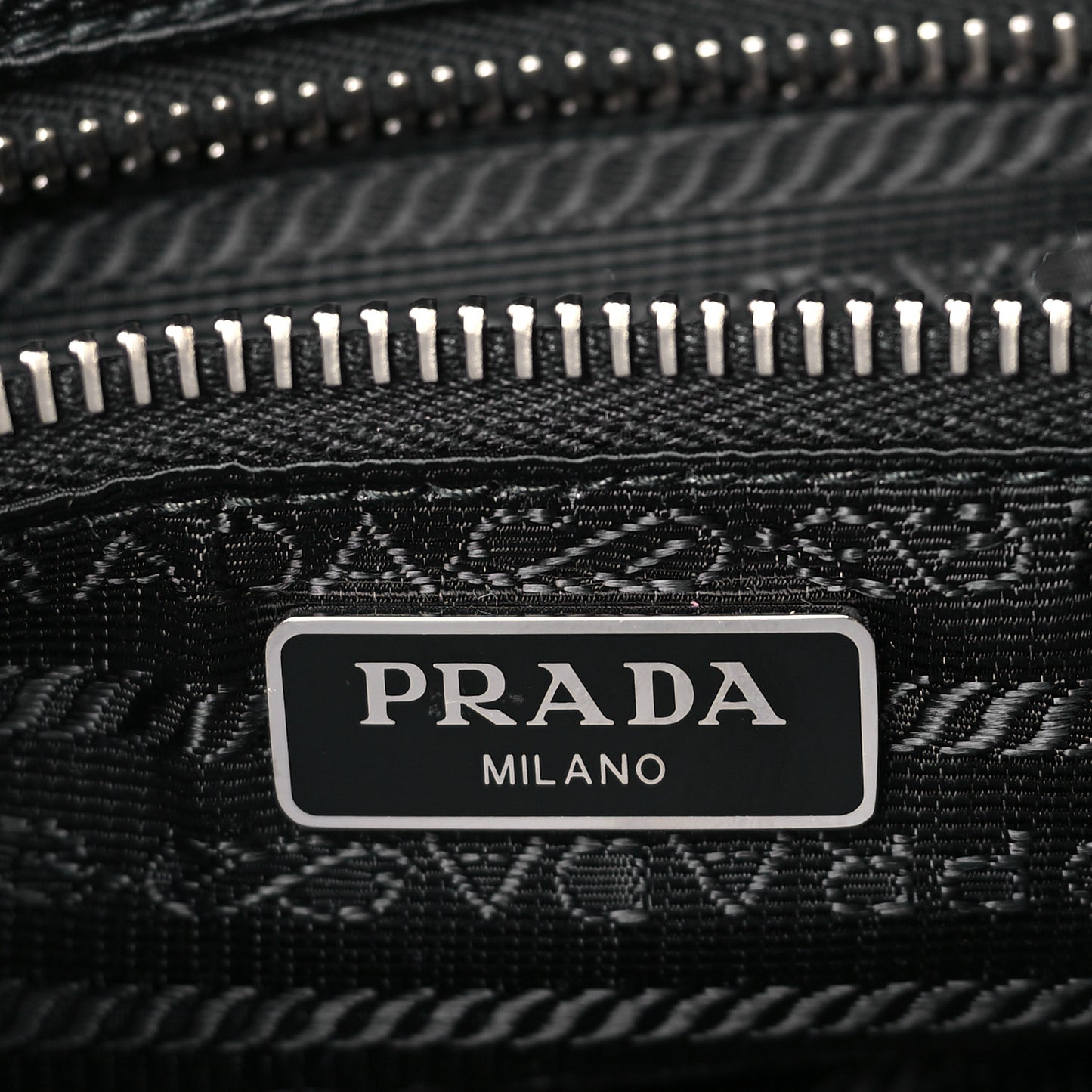 Vitello Daino Hobo Black