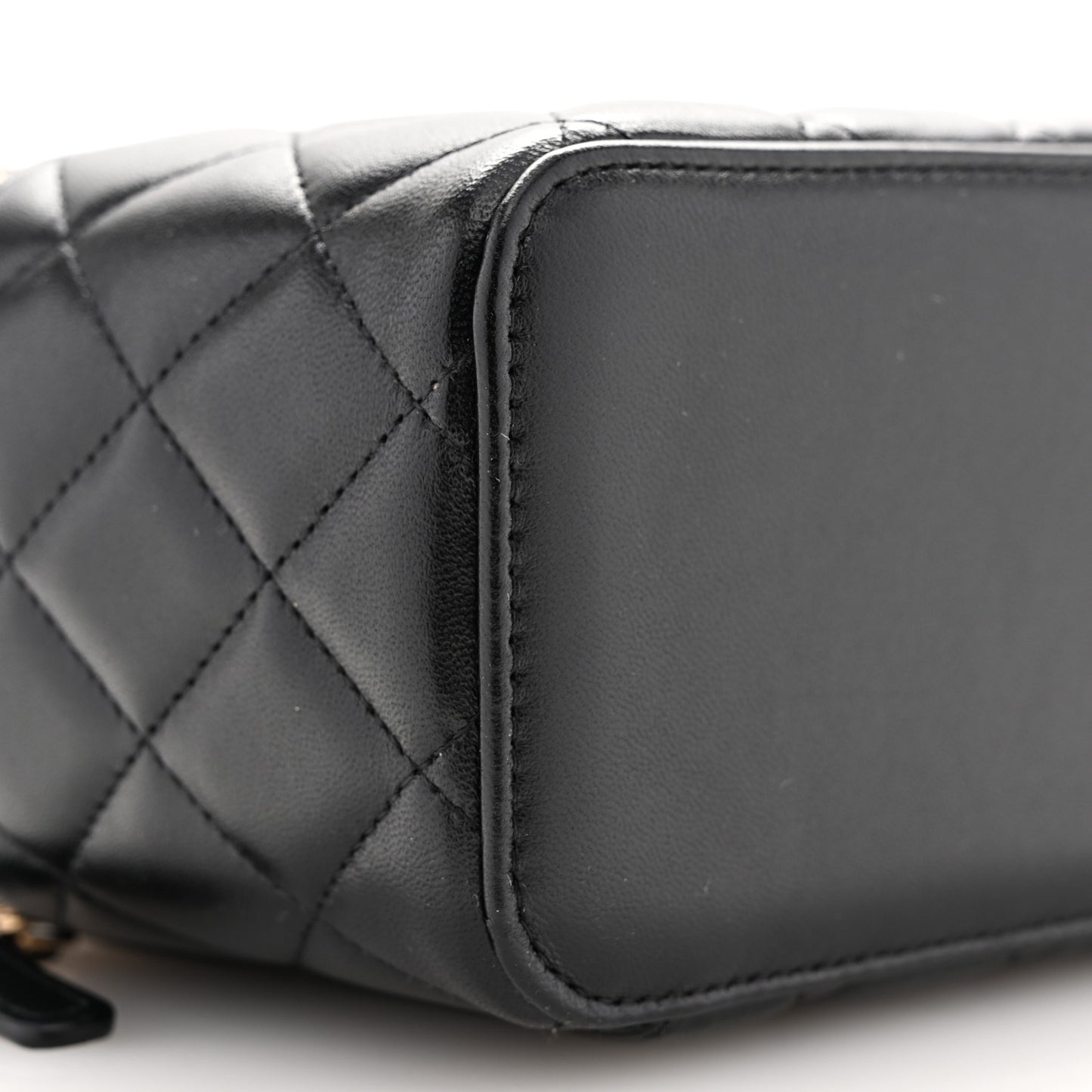 Lambskin Quilted Small Top Handle Vanity Case With Chain Black