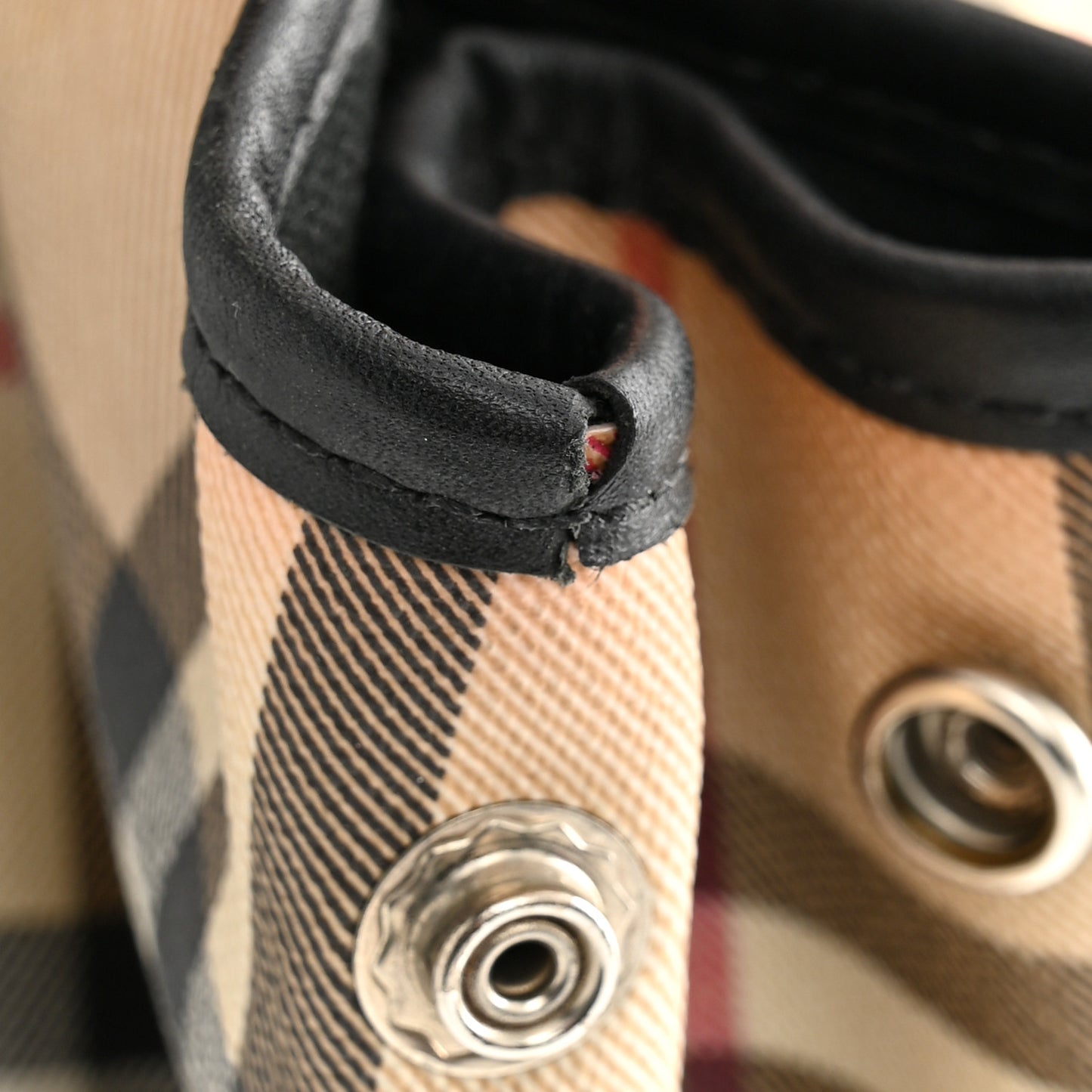 House Check Buckle Tote Black