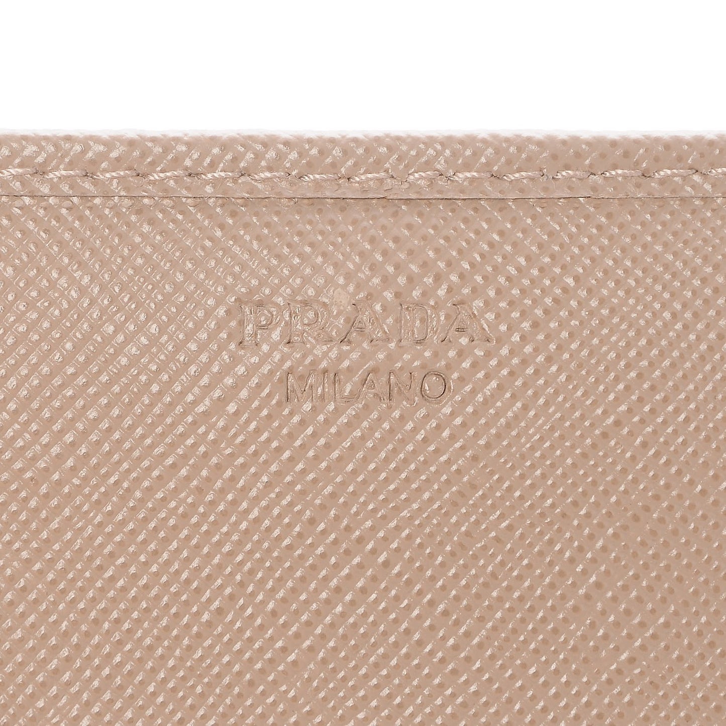 Saffiano Metal Oro Chain Wallet Cammeo
