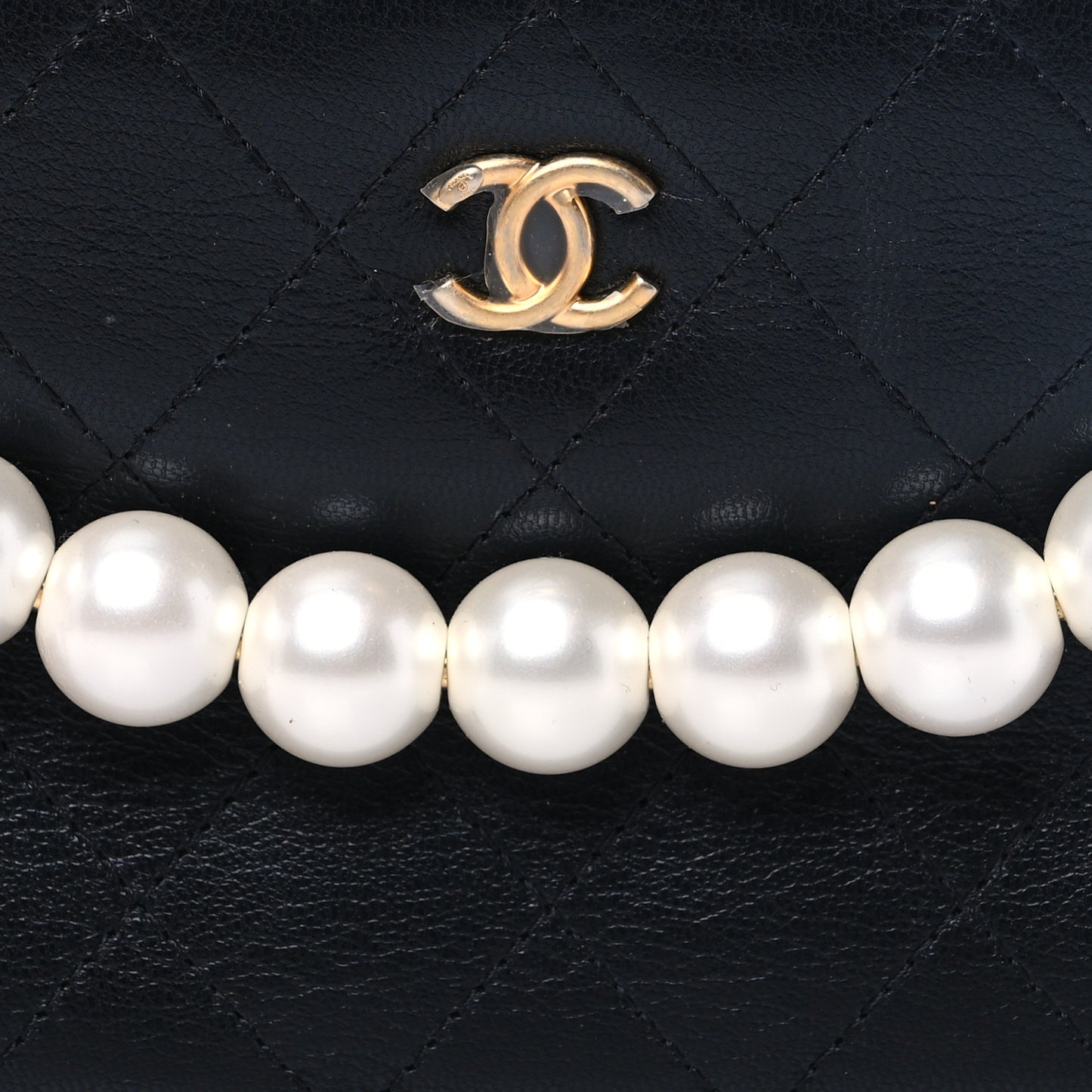 Goatskin Stitched Small Chic Pearls Clutch With Chain Black