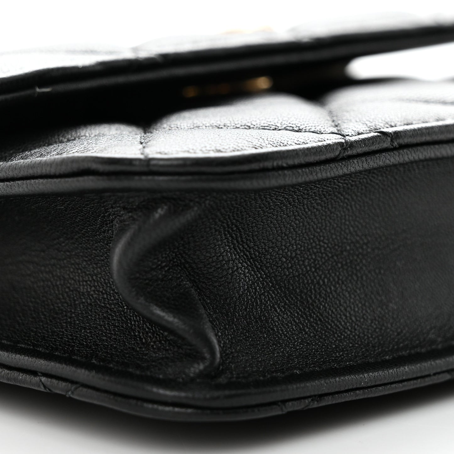 Lambskin Quilted Pearl Crush Clutch With Chain Black