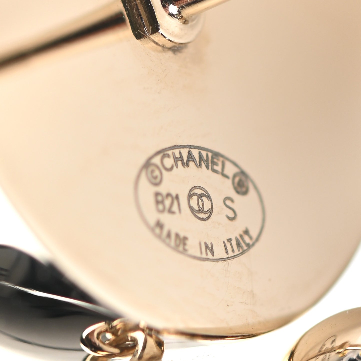 Metal CC Drop Earrings Gold