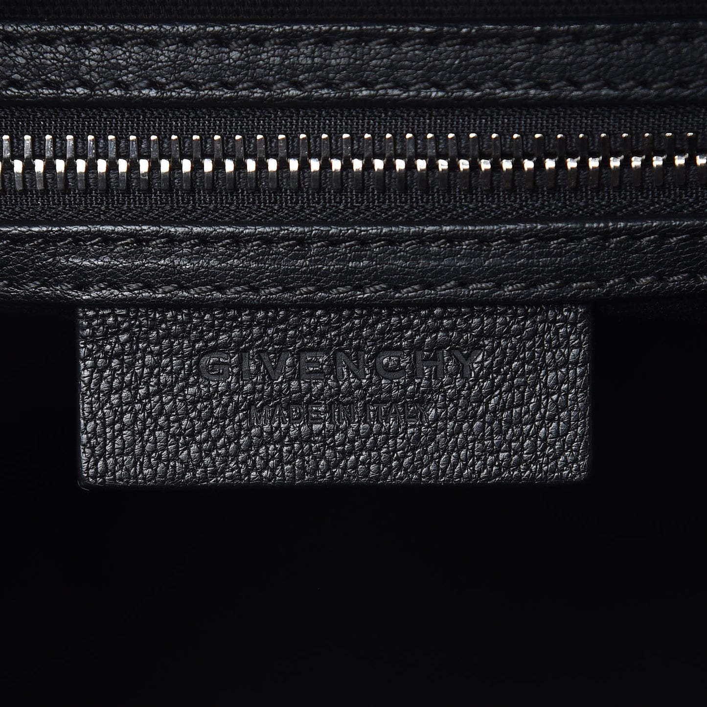 Sugar Goatskin Medium Antigona Black