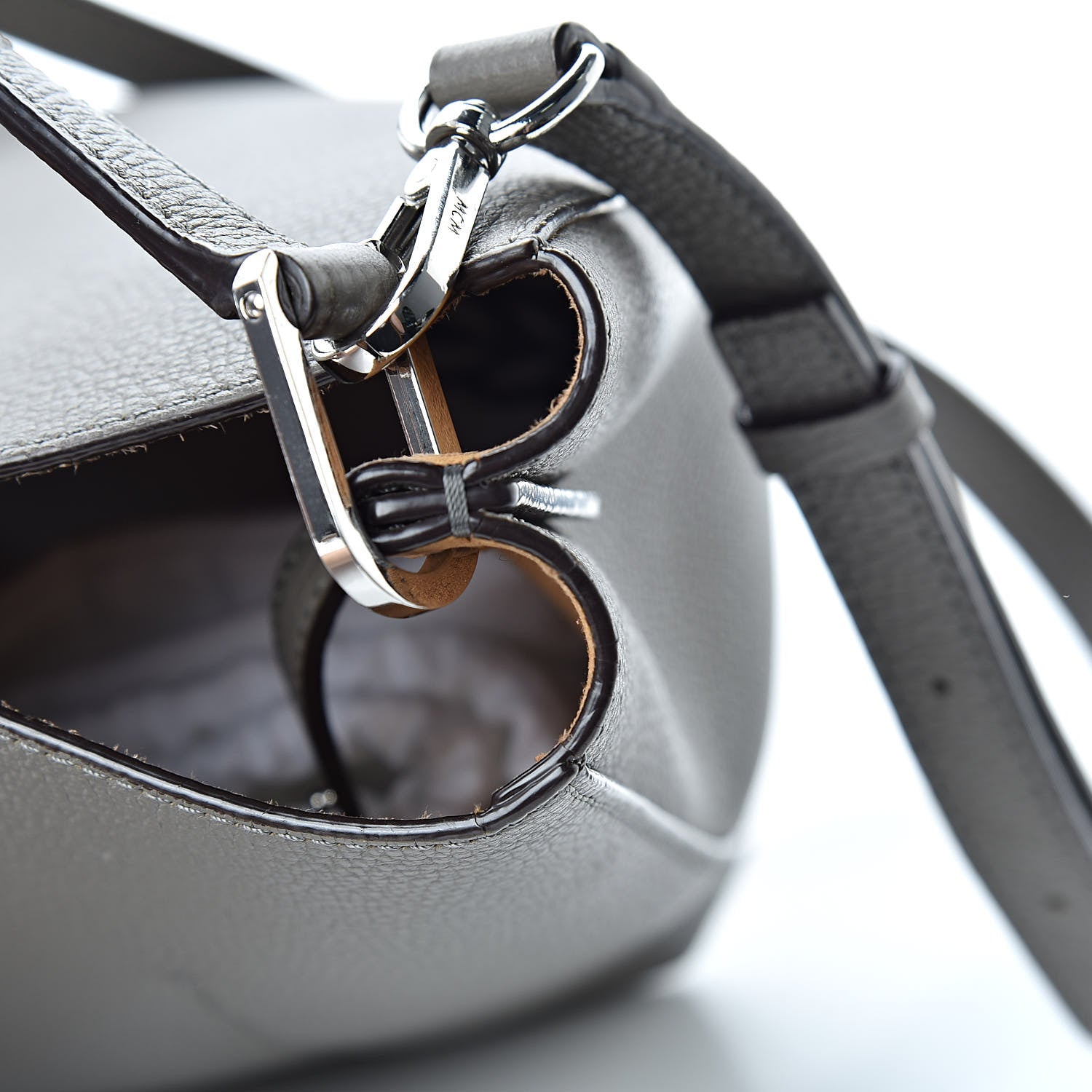 MCM ボディバッグ　シルバー Shoulder & Crossbody Bags | MCM® JP
