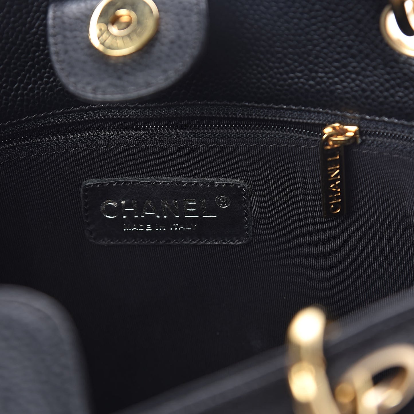 Caviar Quilted Petit Shopping Tote PST Black