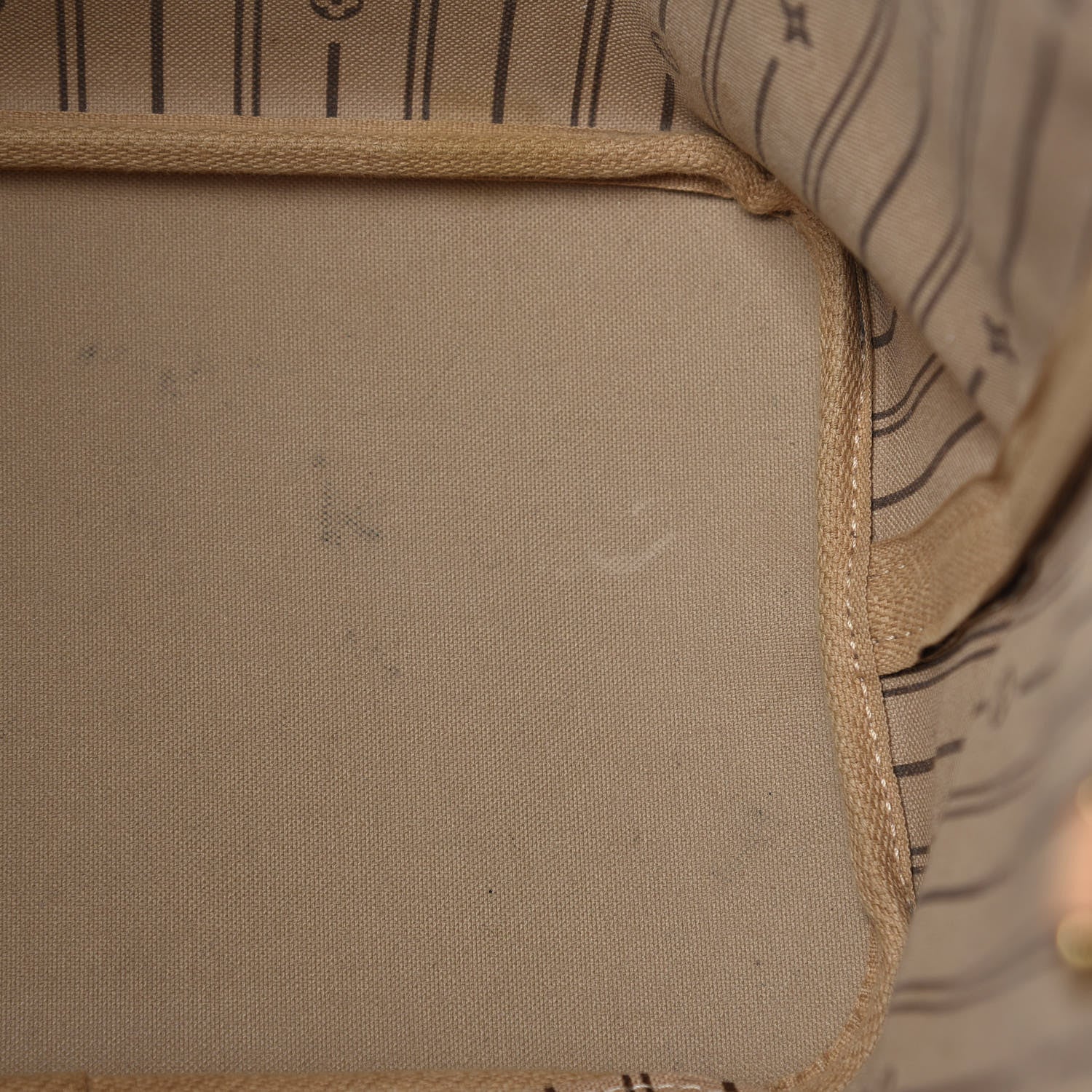 Louis Vuitton Monogram Neverfull MM 14 of 15