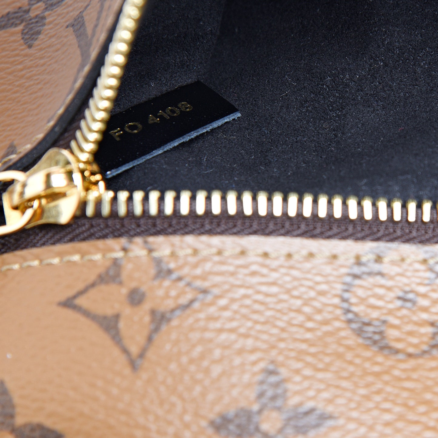 Reverse Monogram Pochette Metis