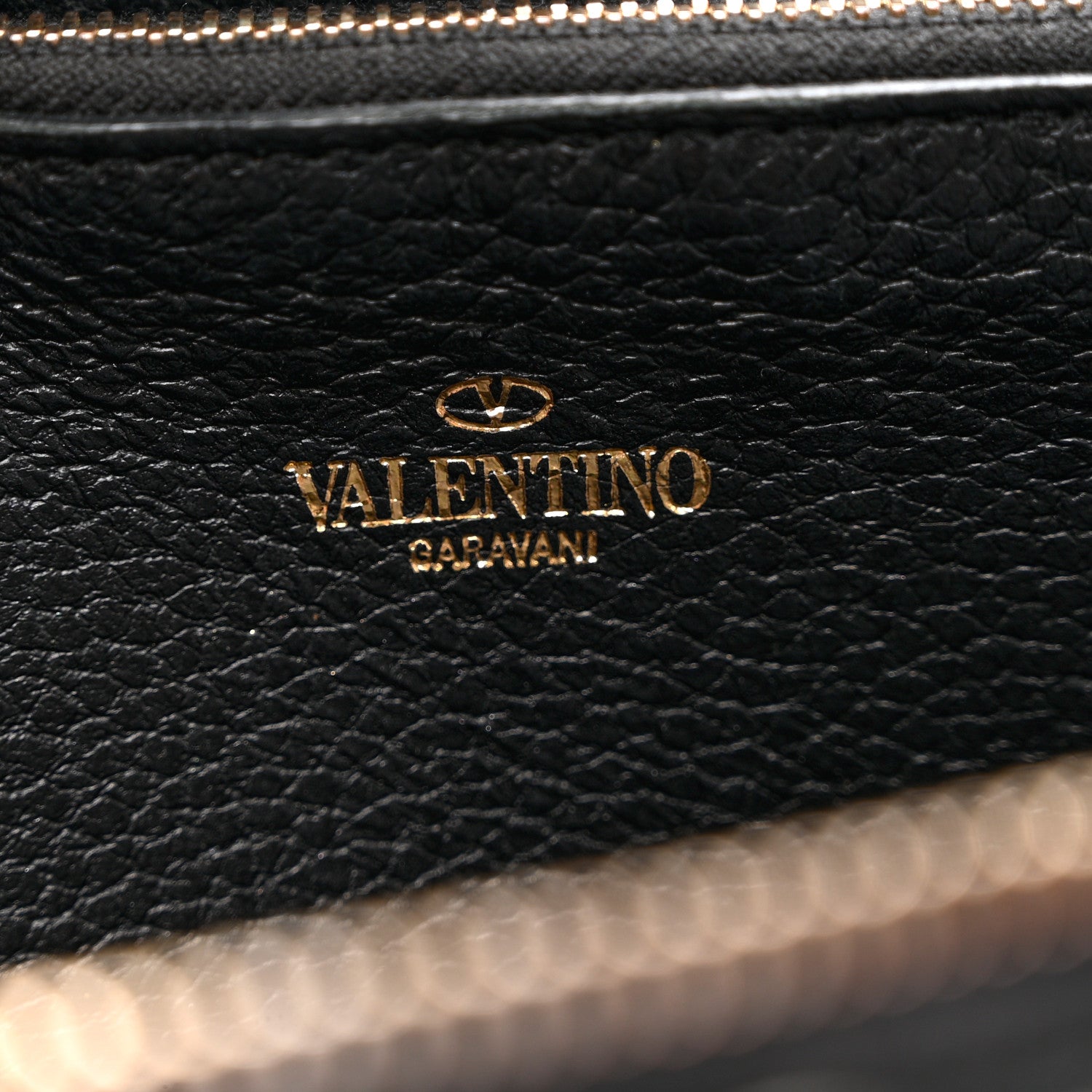 Valentino Garavani Metallic Pebbled Calfskin Rockstud Zip Around Wallet Skin 6 of 12