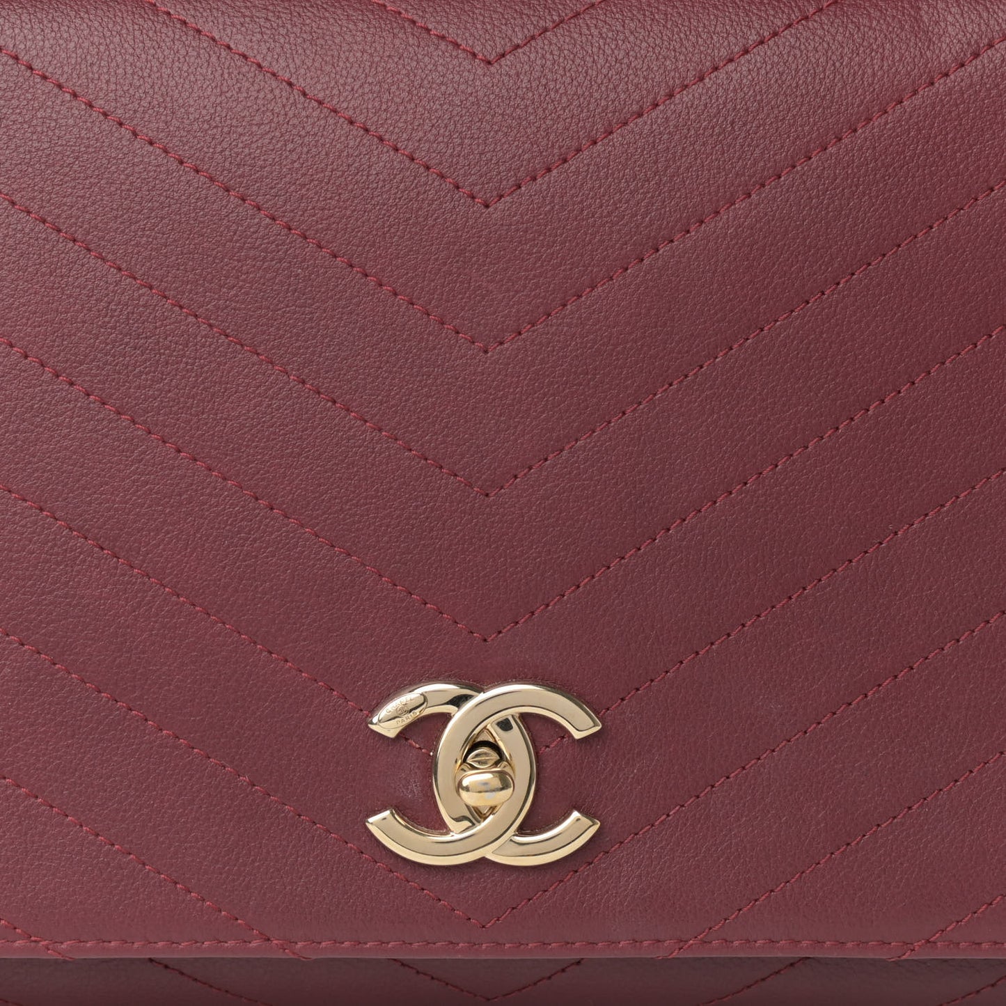 Grained Calfskin Stitched Chevron Medium Chic Top Handle Flap Red