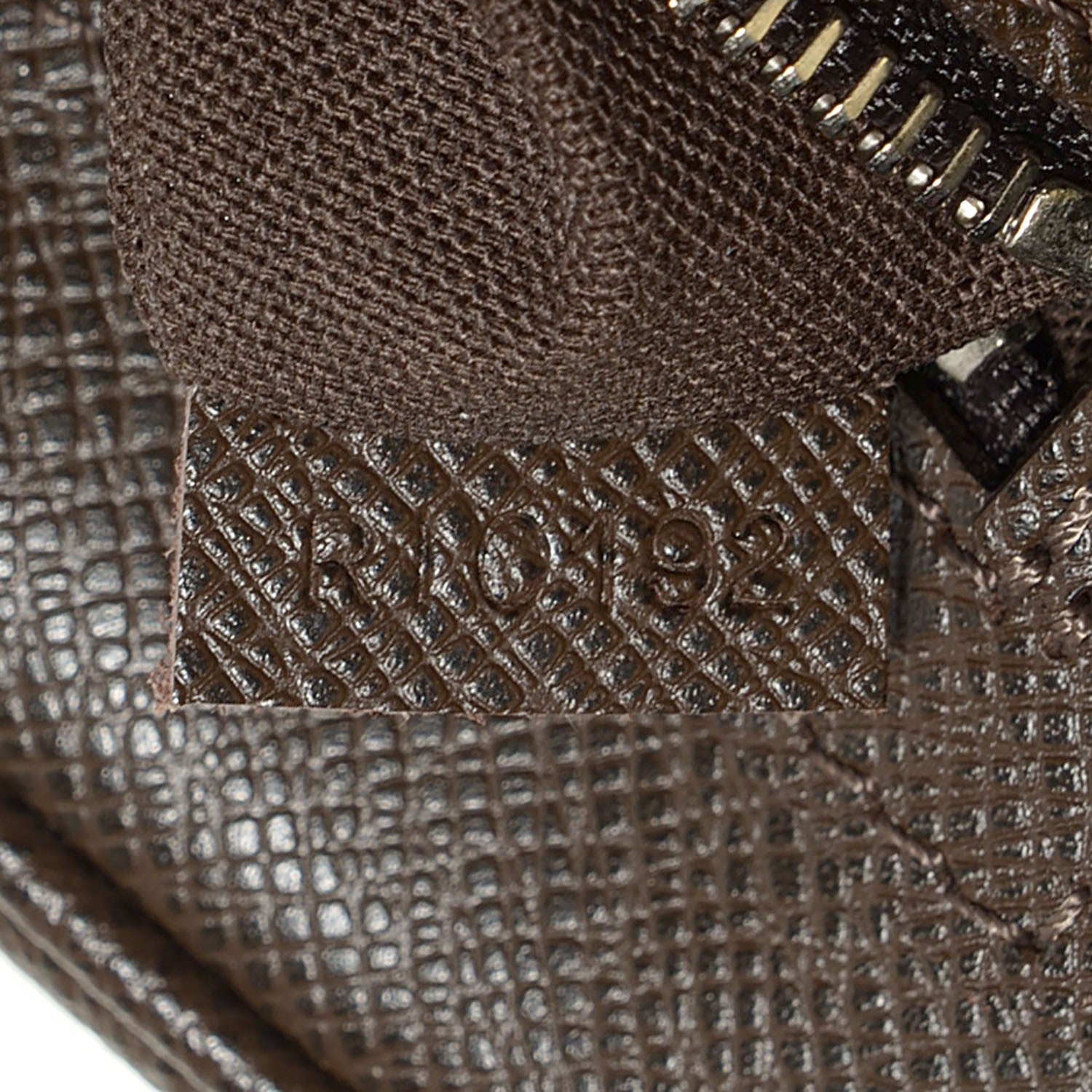 Louis Vuitton Taiga Pavel Grizzli 6 of 7