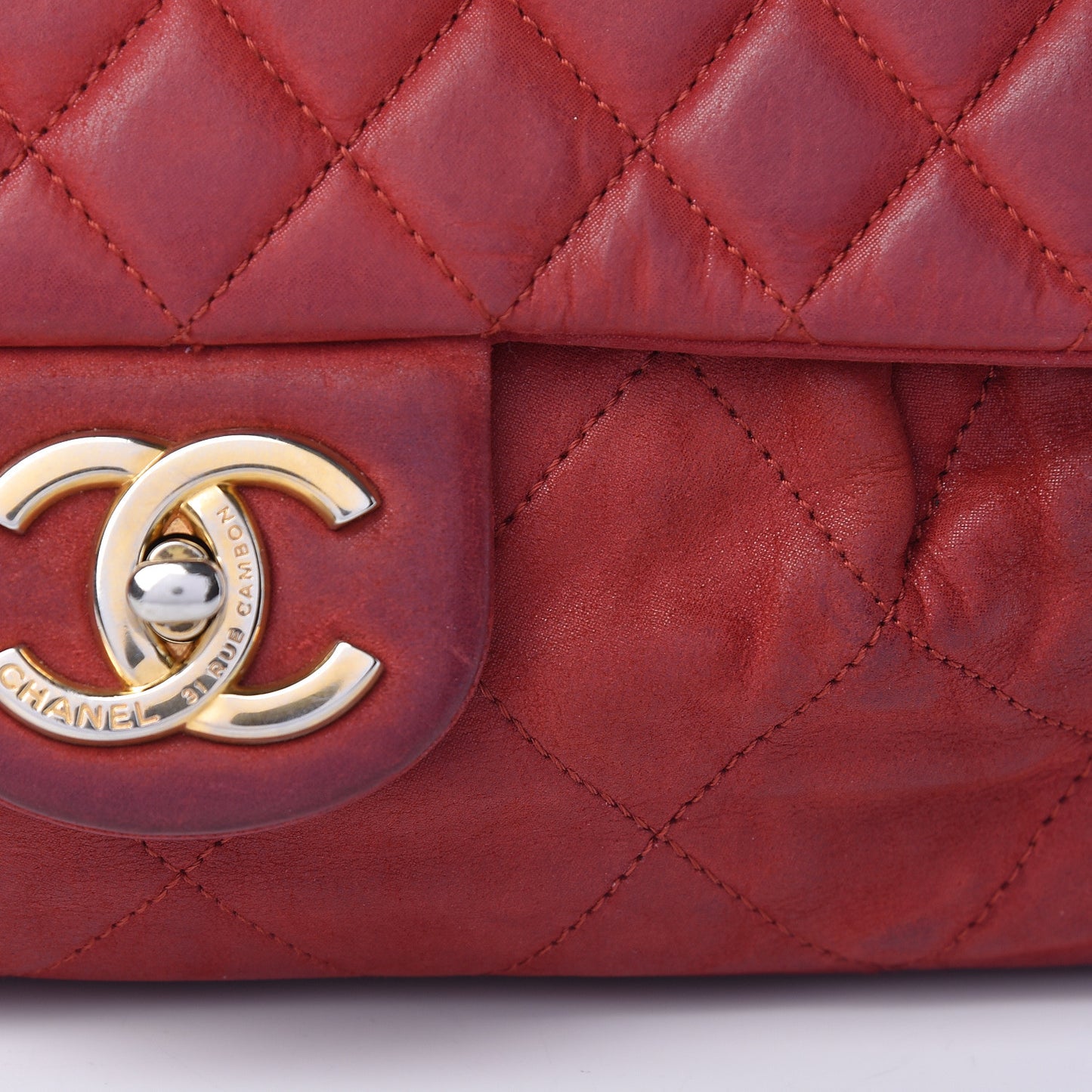 Iridescent Calfskin Large Chic Quilt Flap Red