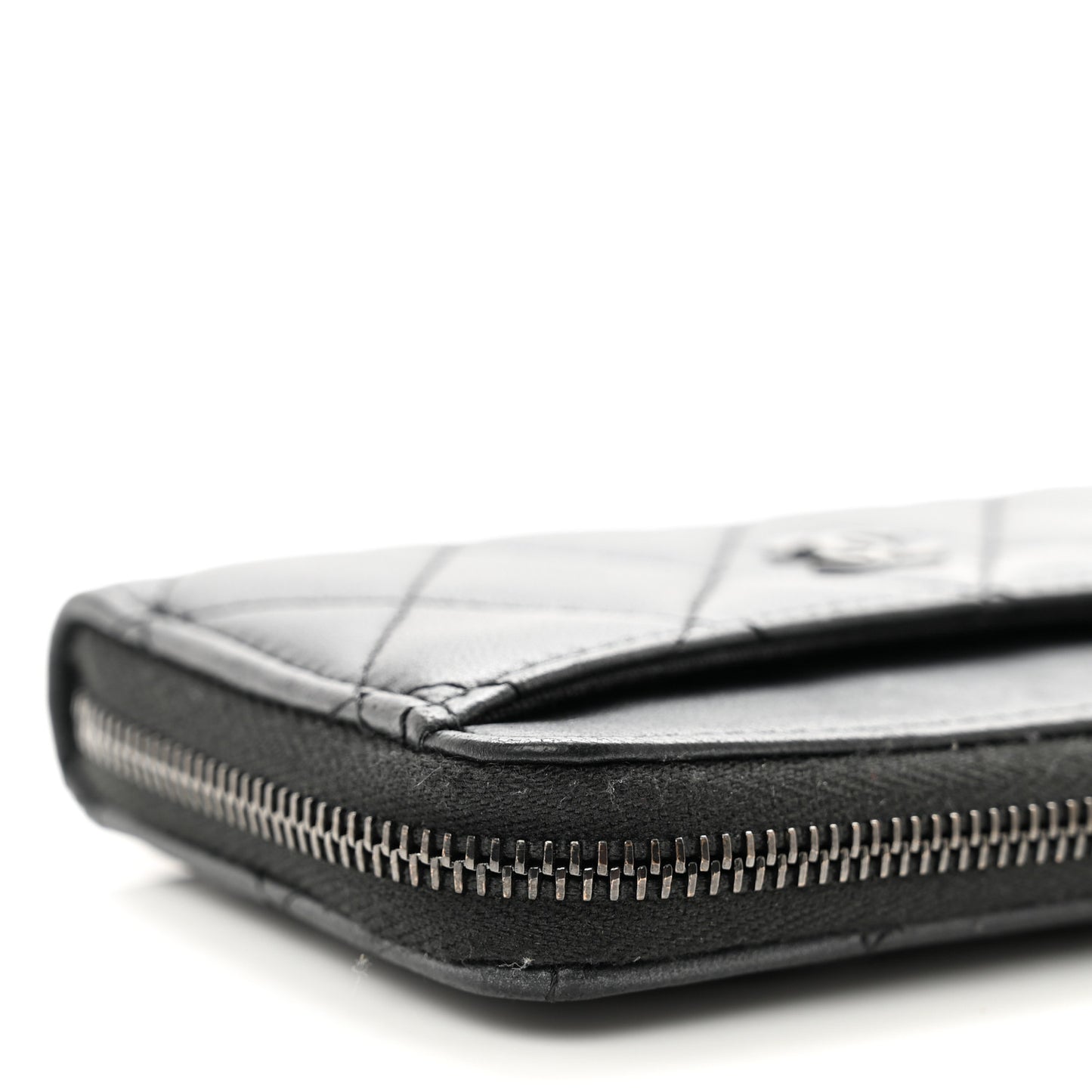 Pearly Lambskin Quilted Zip Card Holder So Black