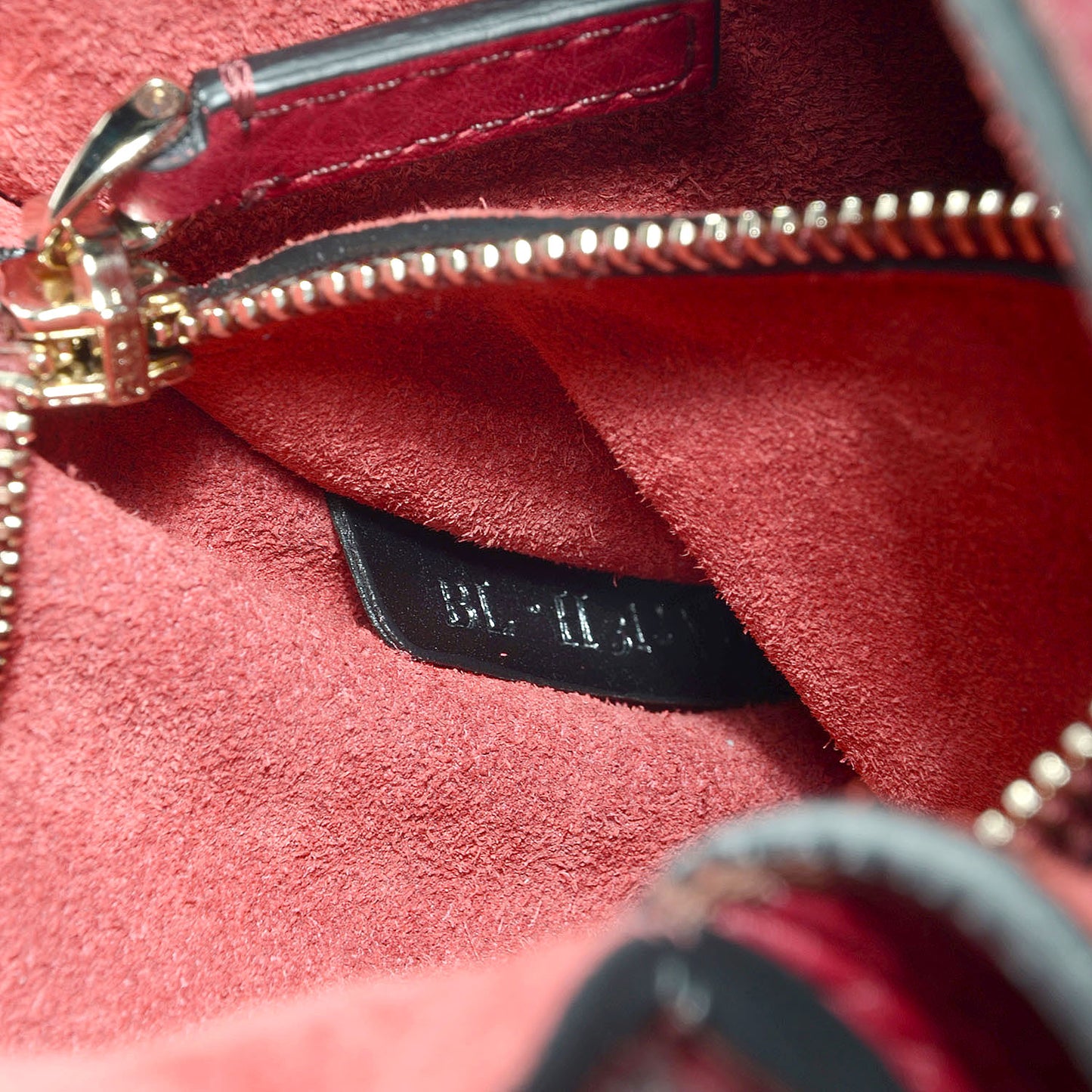Vitello Monochrome Small Glam Lock Rockstud Flap Scarlet