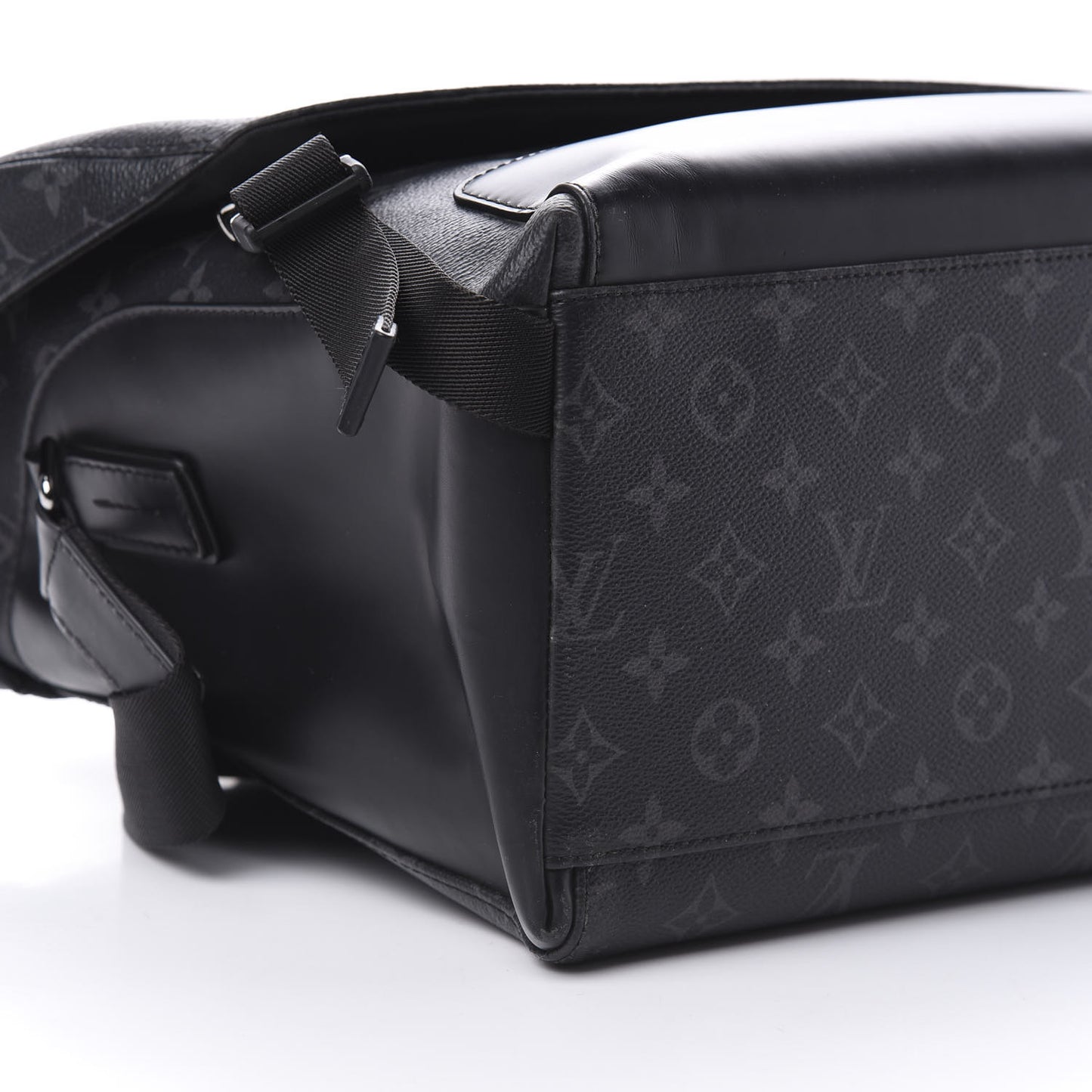 Monogram Eclipse Voyager Messenger MM