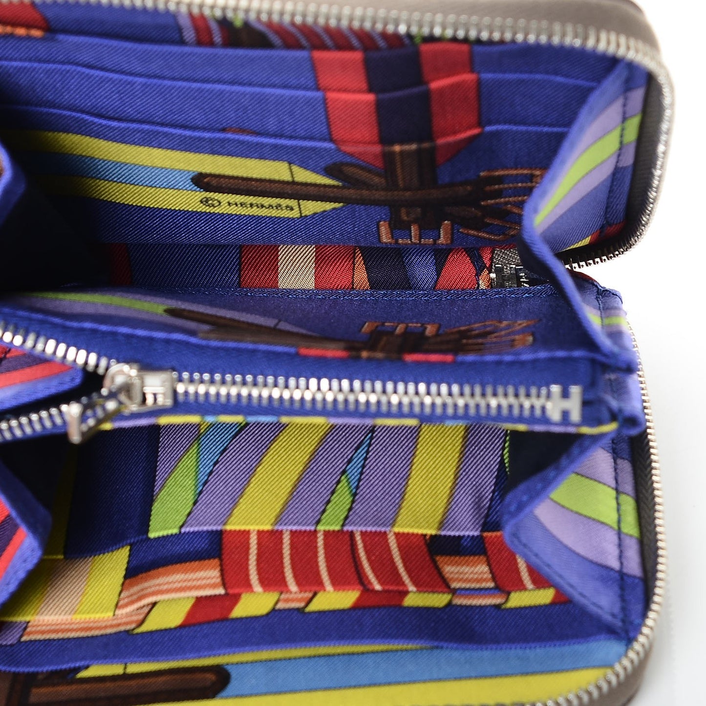 Epsom Silk'in Compact Wallet Etoupe