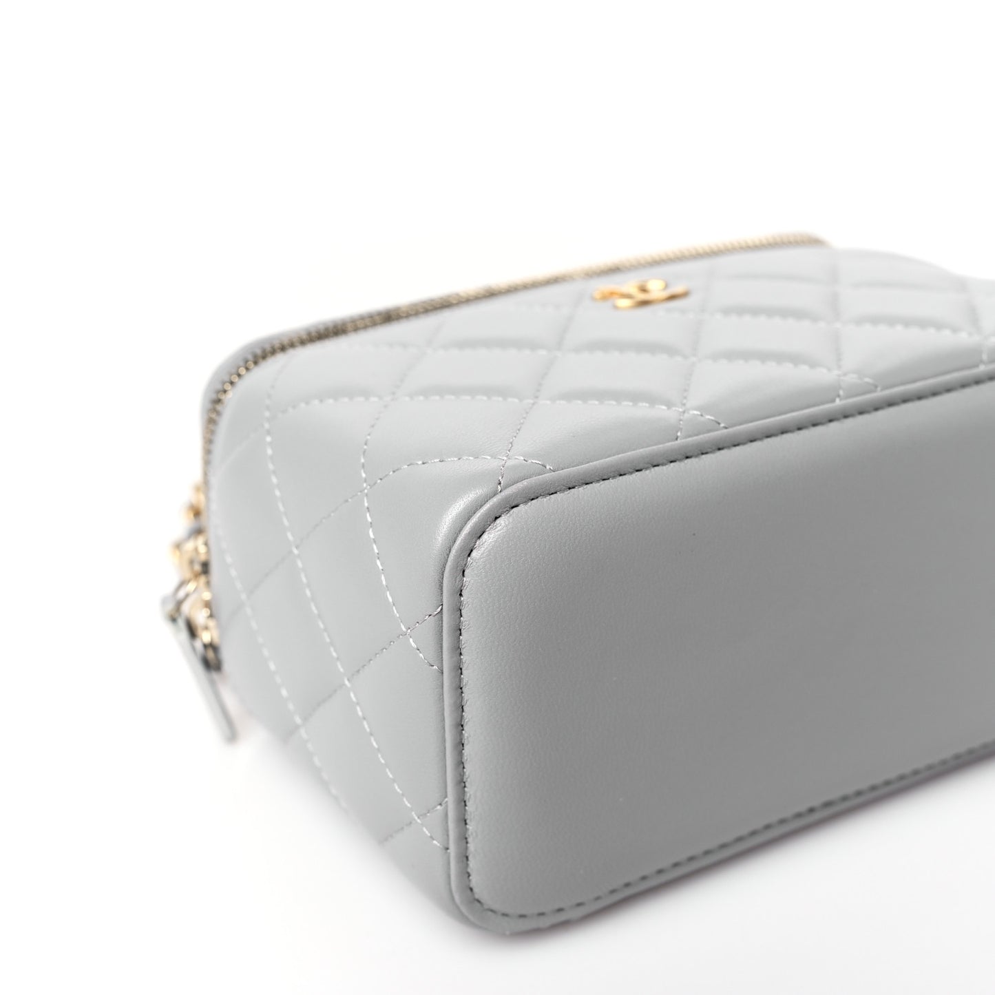 Lambskin Quilted Small Pearl Crush Vanity Case With Chain Grey