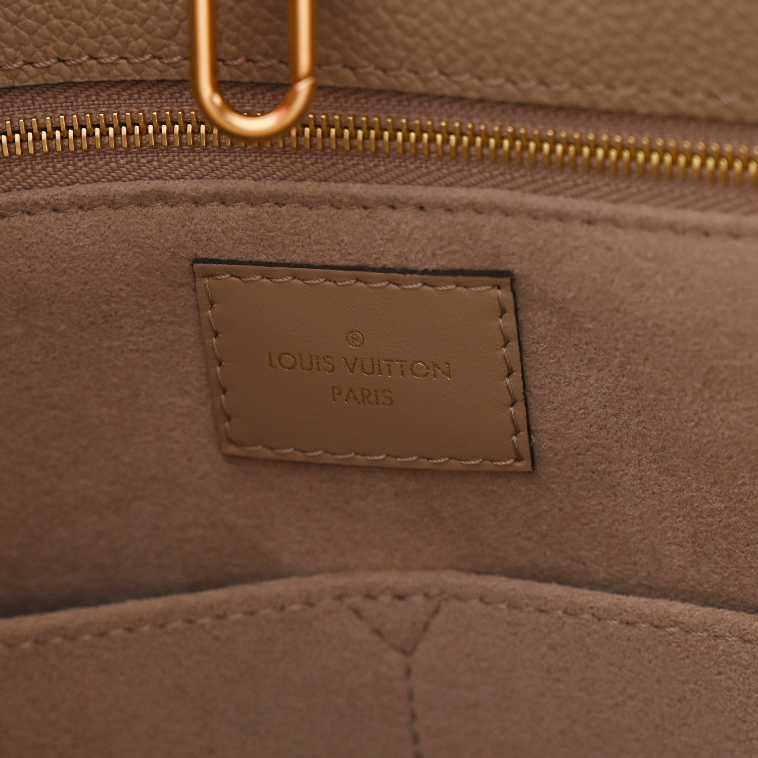 Louis Vuitton Empreinte Monogram Giant Onthego MM Tourterelle 6 of 9