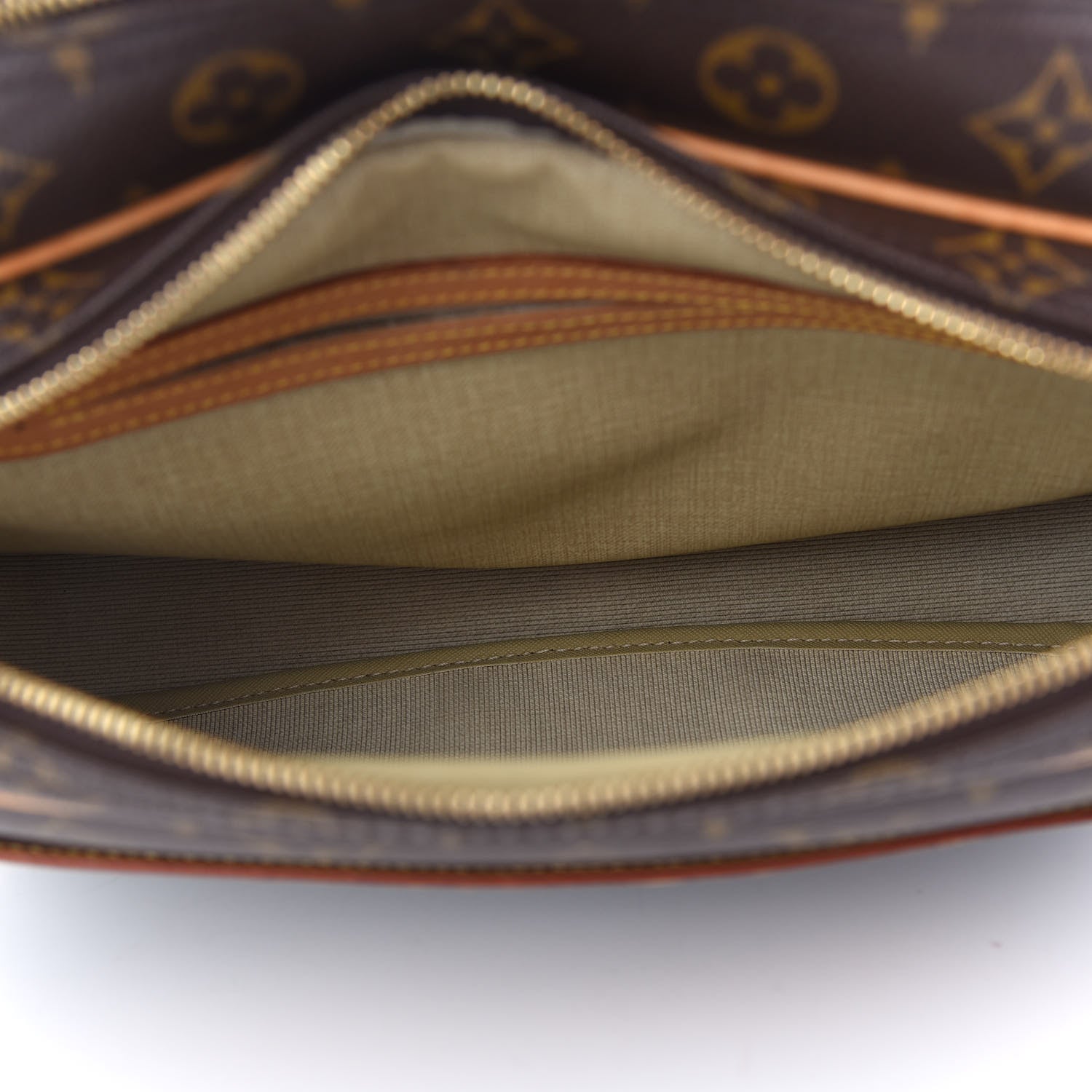 Louis Vuitton Monogram Reporter PM 5 of 14