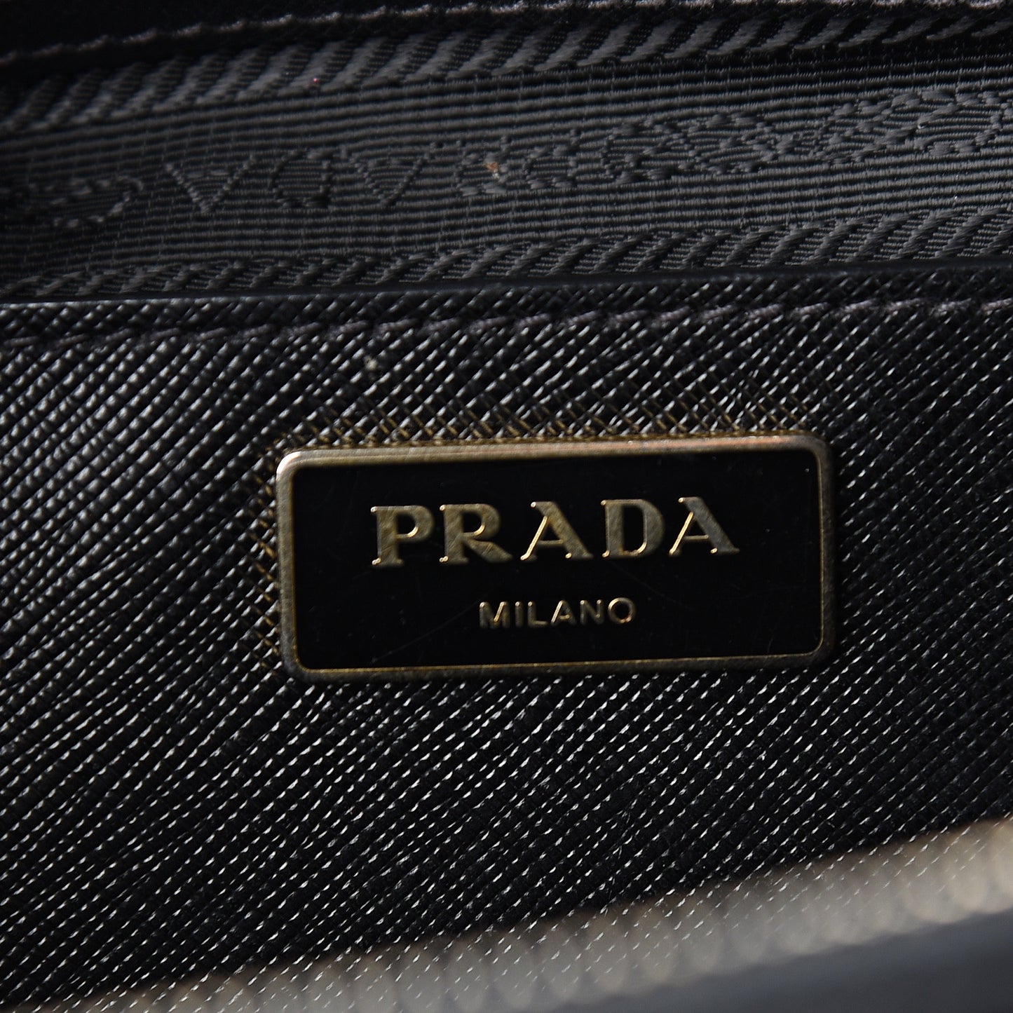 Saffiano Medium Galleria Double Zip Tote Black