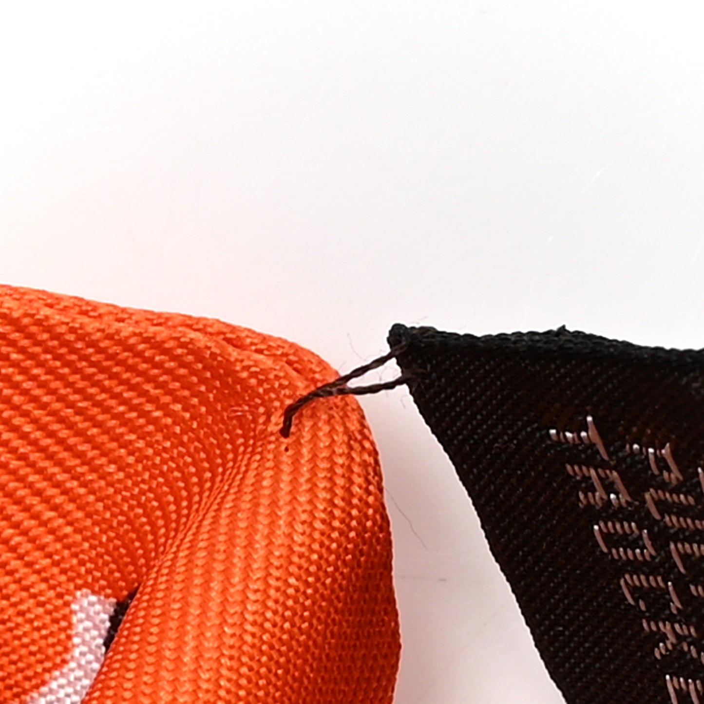 Silk Chevaux En Liberte Twilly Orange Gris Argent