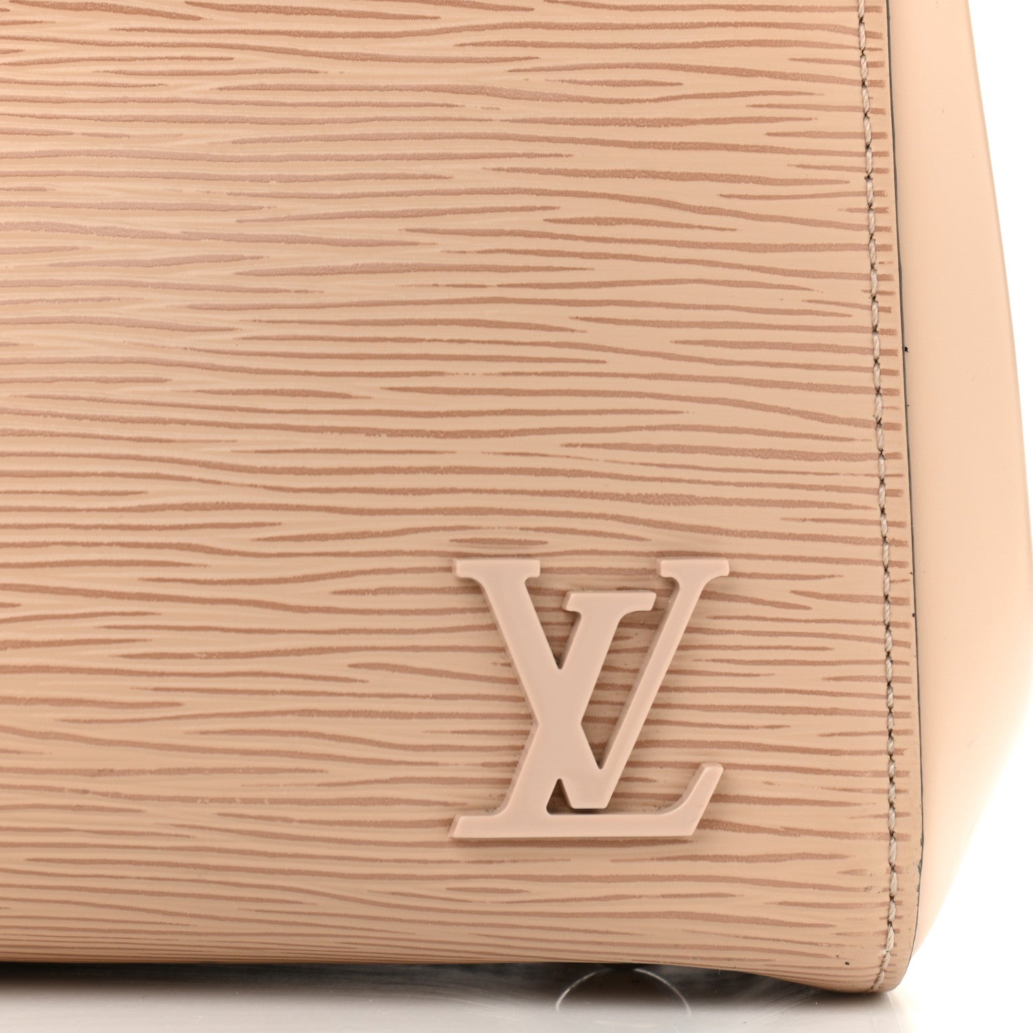 Louis Vuitton Epi Cluny MM Dune 8 of 16