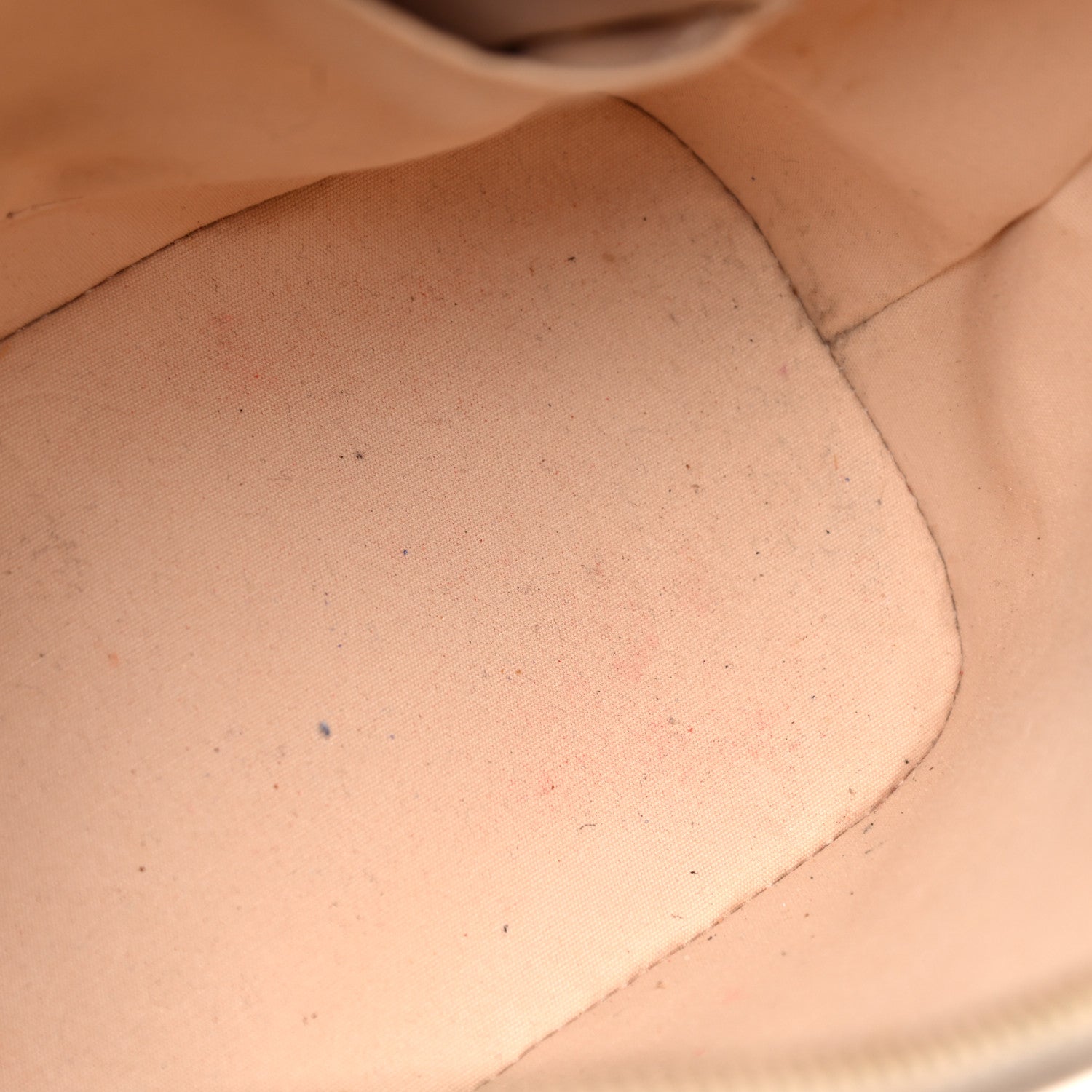 Louis Vuitton Vernis Montebello PM Dune 13 of 25