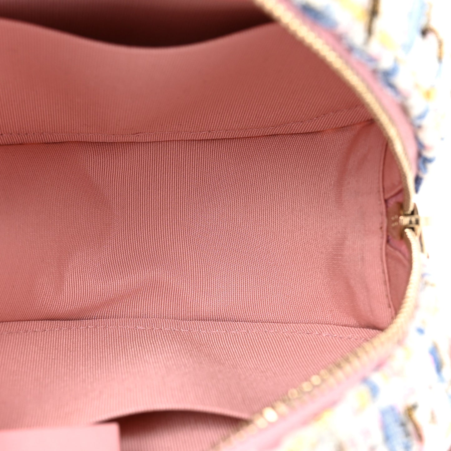 Tweed Quilted Round Clutch With Chain White Pink Multicolor