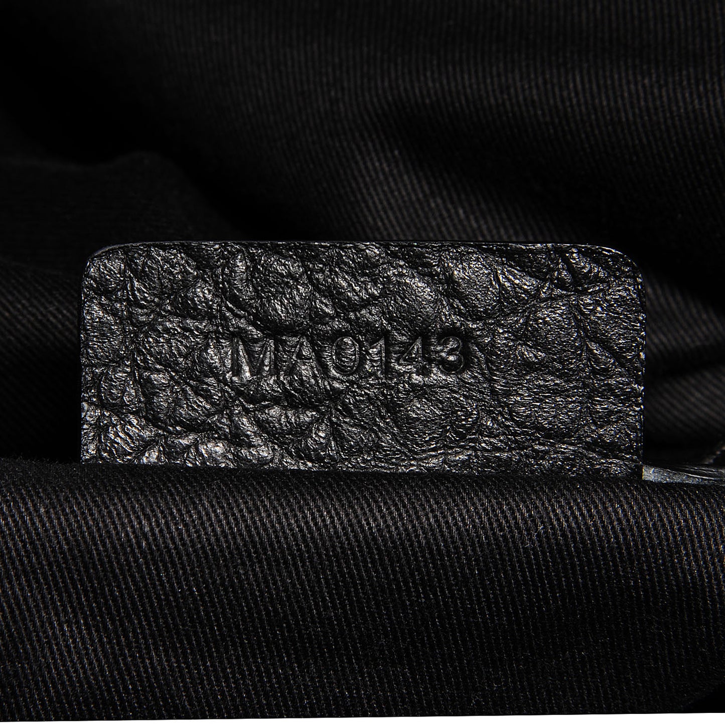 Pebbled Calfskin Nightingale Messenger Black