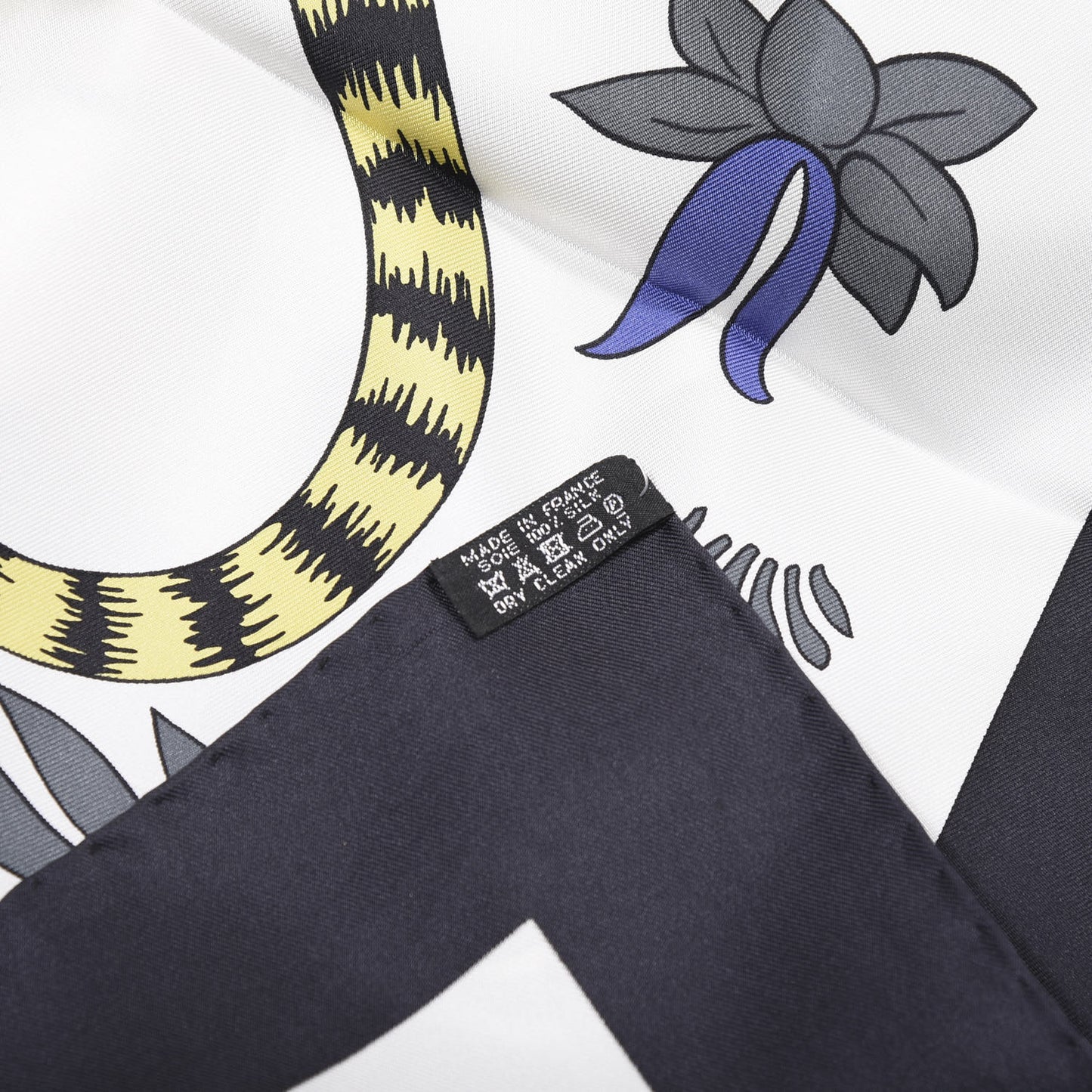 Silk Les Leopards Scarf 90 Black Blanc Jaune D'Or