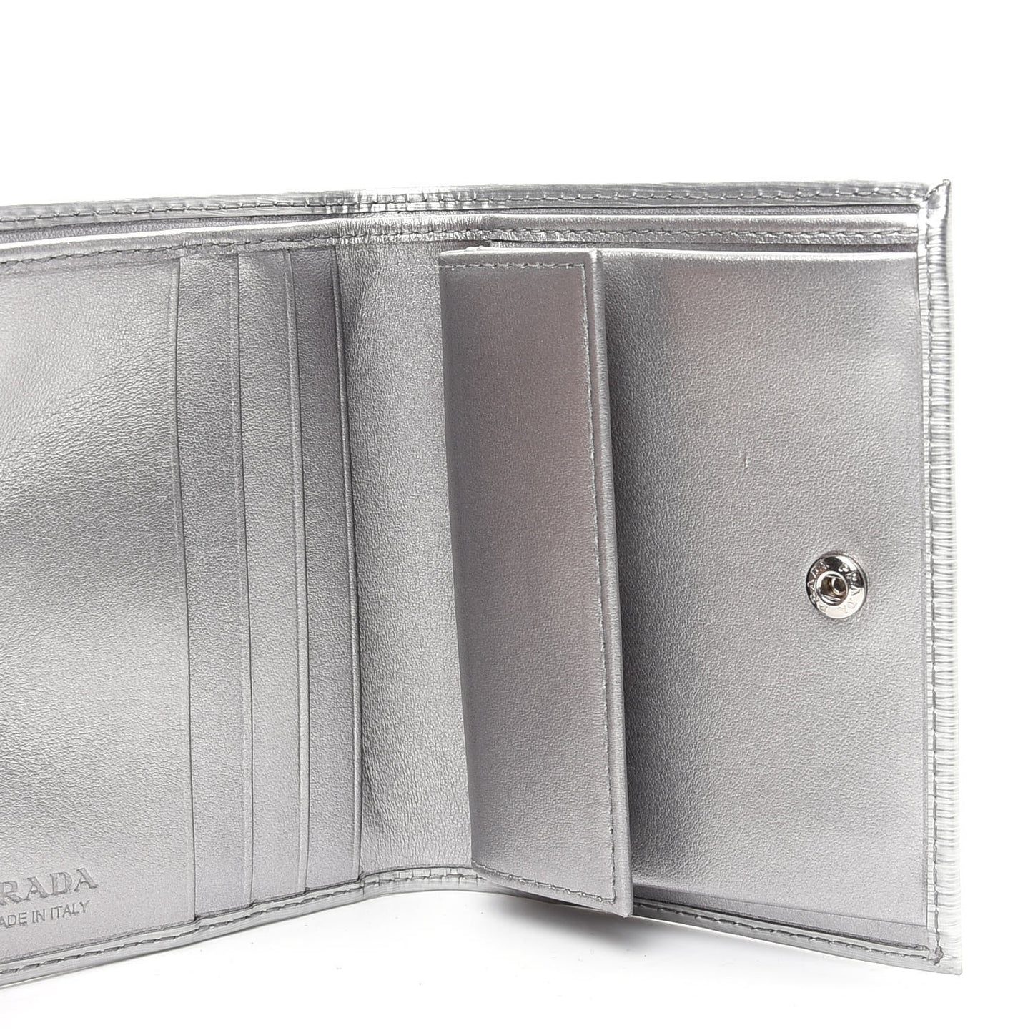 Metallic Vitello Move Bi-Fold Wallet Cromo