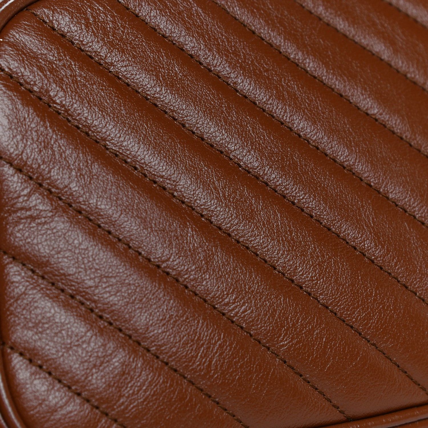 Gucci Glazed Calfskin Matelasse Diagonal Small GG Marmont Chain Shoulder Bag Cuir 17 of 17