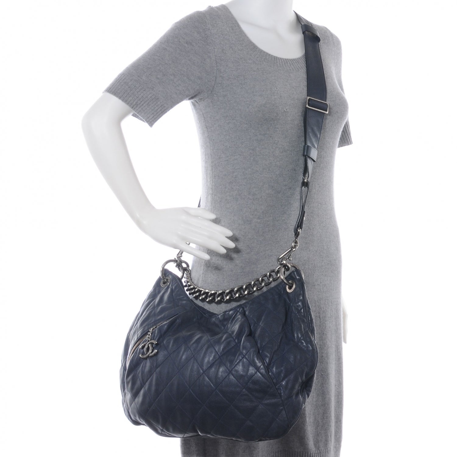 Chanel Calfskin Coco Pleats Hobo Marine Fonce 8 of 8