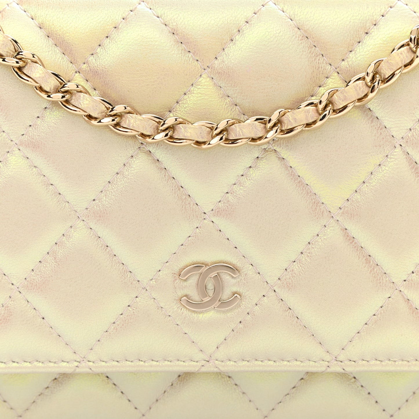 Iridescent Lambskin Quilted Wallet On Chain WOC Ivory