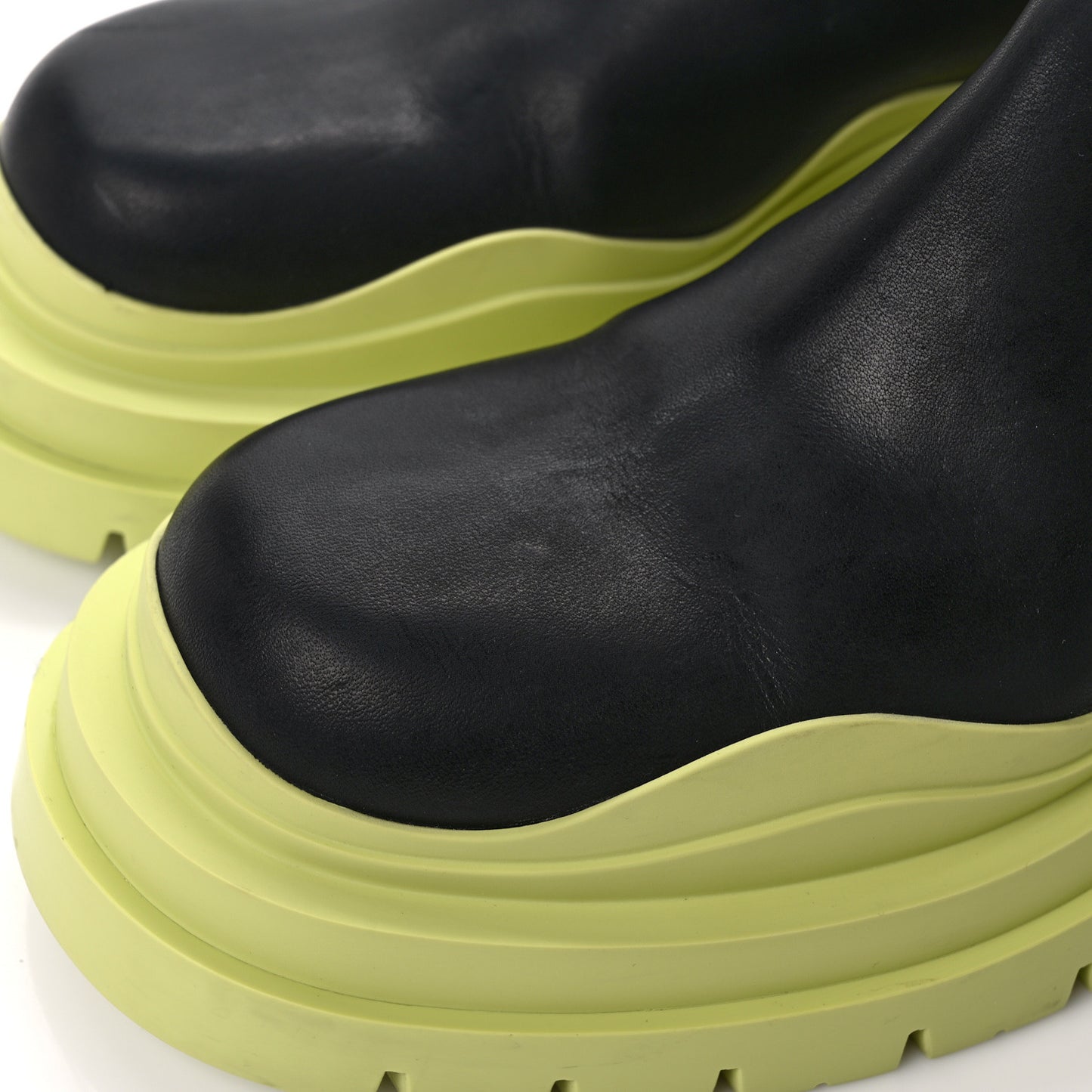 Calfskin The Tire Chelsea Boots 39 Black Seagrass