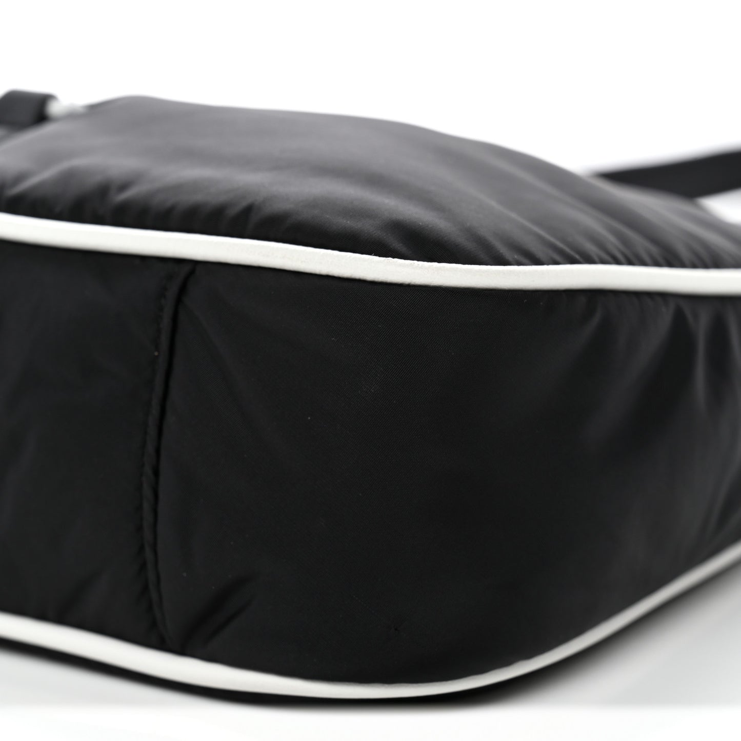 Econyl Nylon Le 5 A 7 Hobo Black White