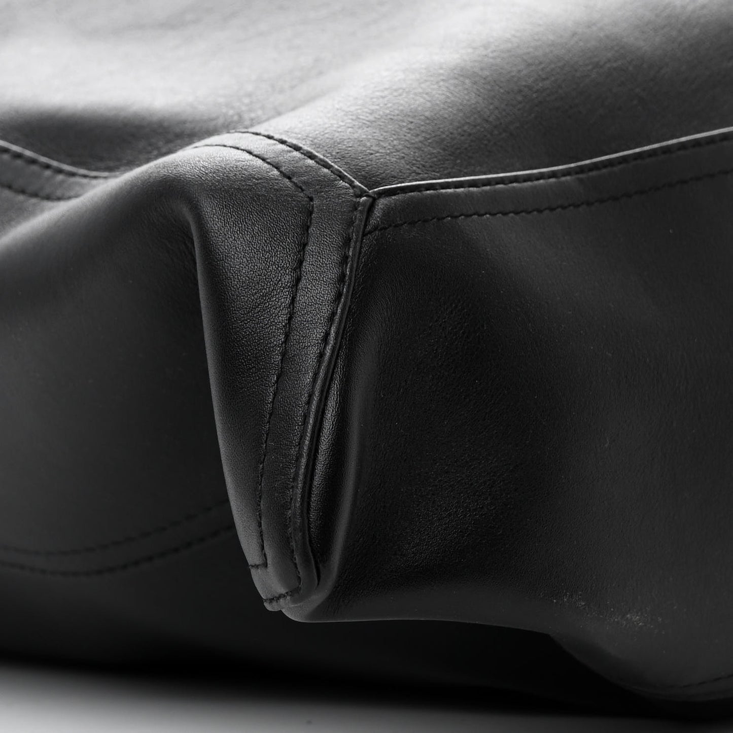 Silky Calfskin Large Hop Black