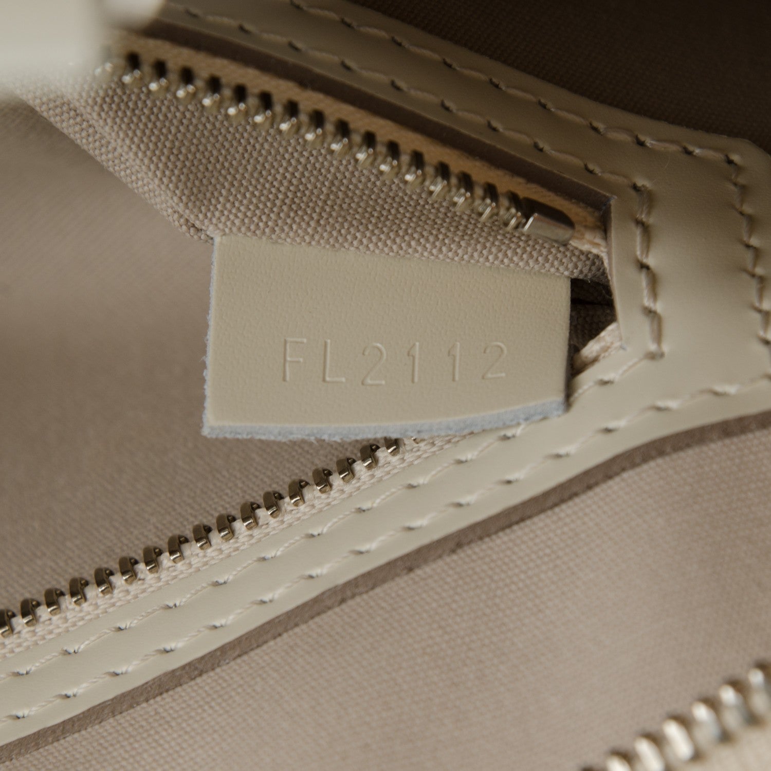 Louis Vuitton Epi Brea MM Ivory 7 of 7