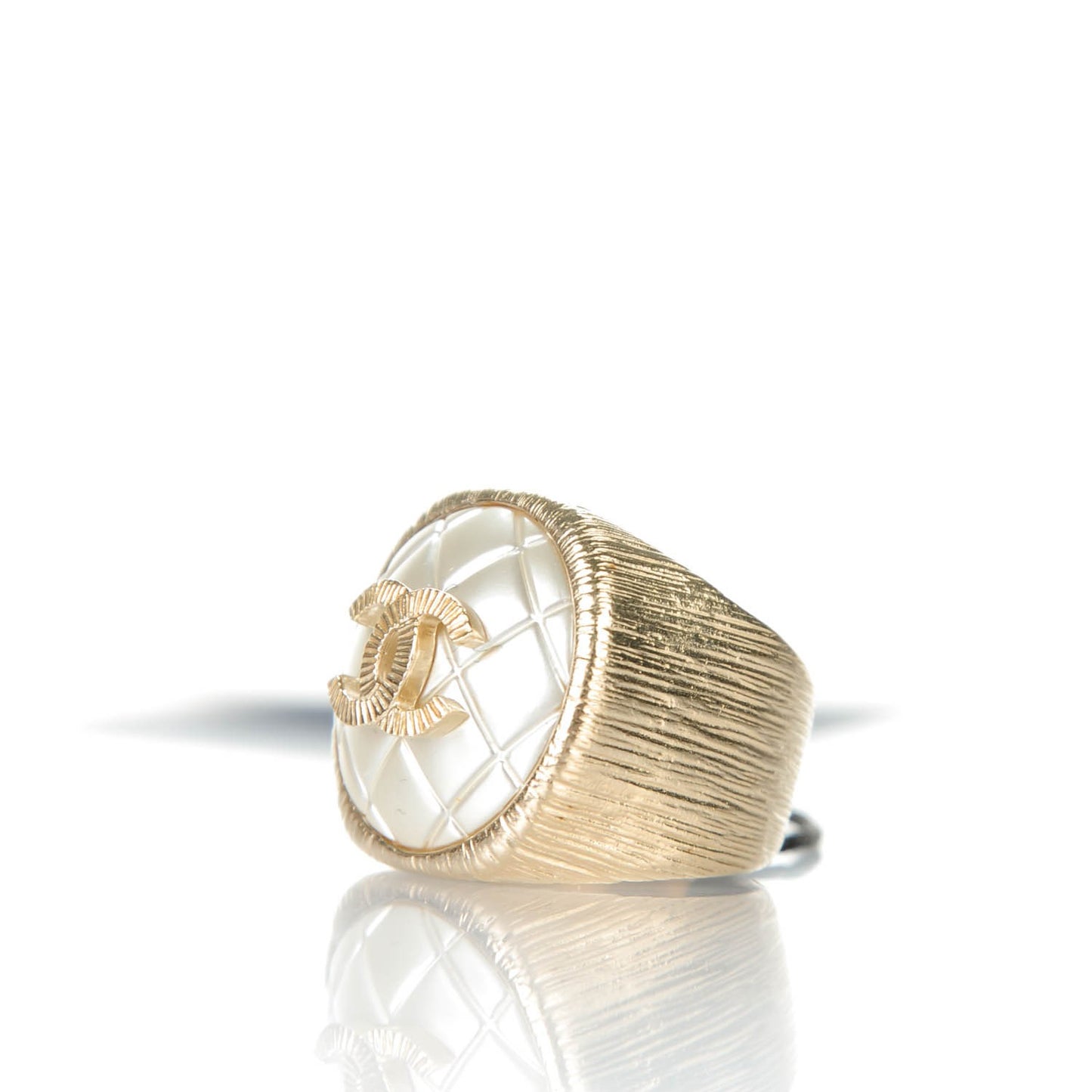 Metal Quilted CC Ring 5.5 Gold Pearly White