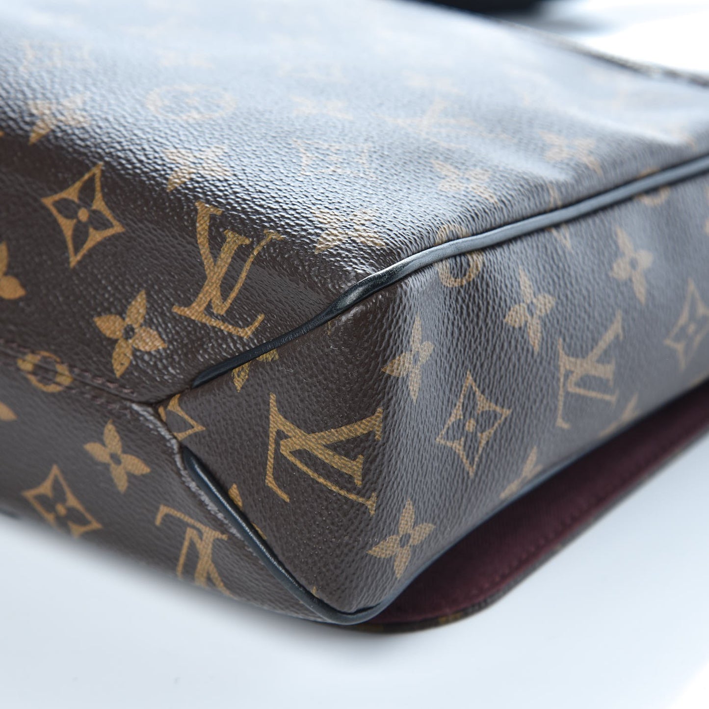Monogram Macassar District MM