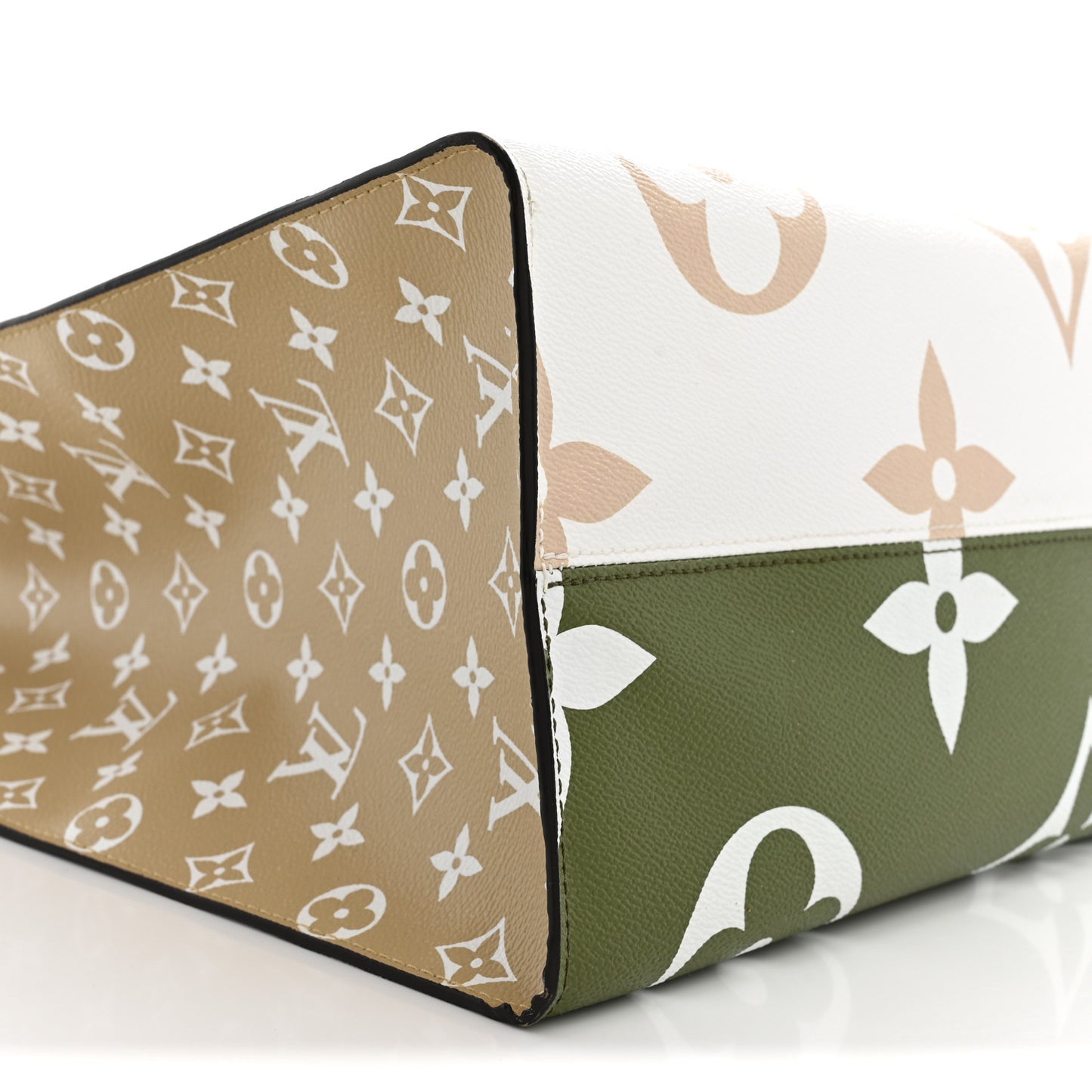 Monogram Giant Onthego GM Kaki Beige