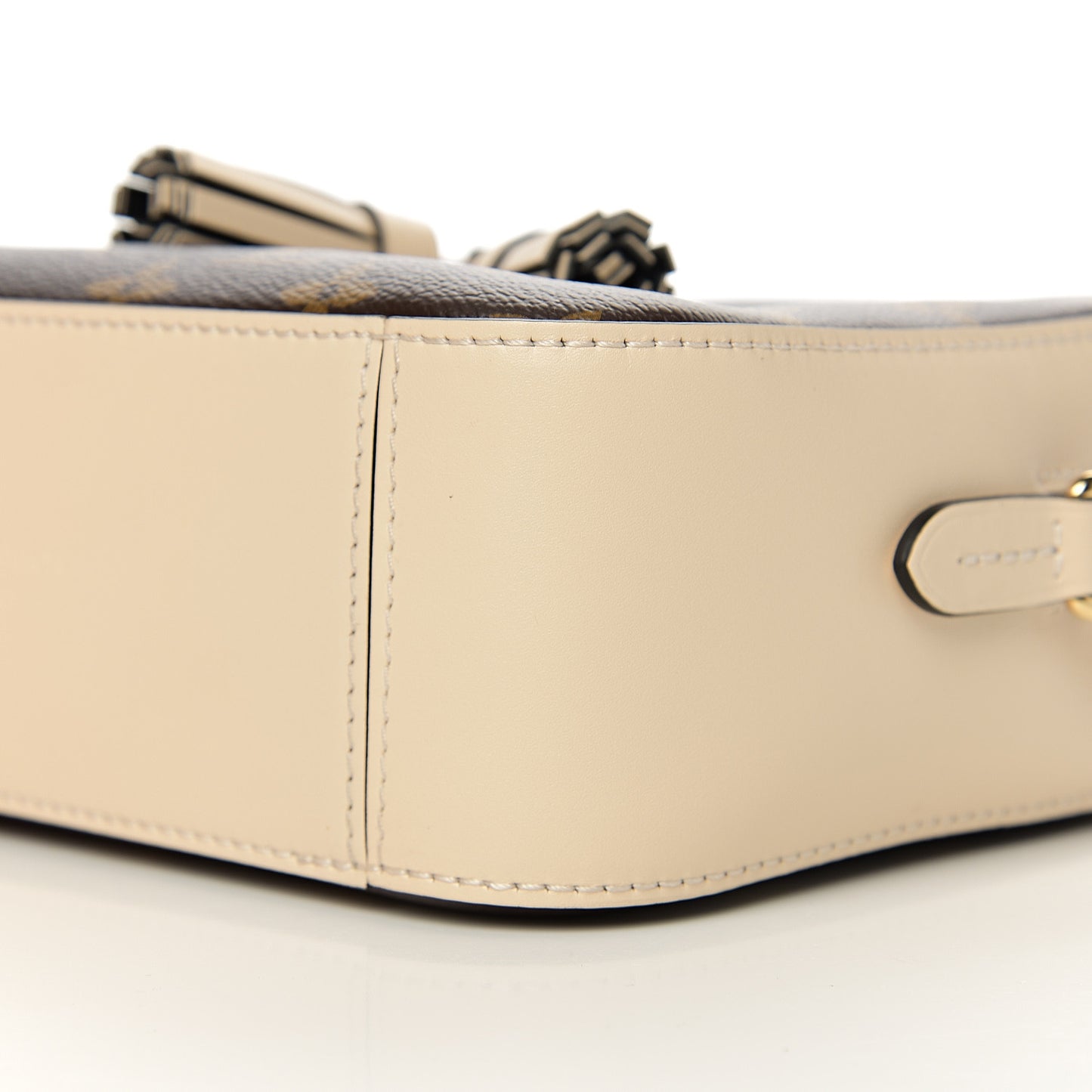 Monogram Saintonge Creme